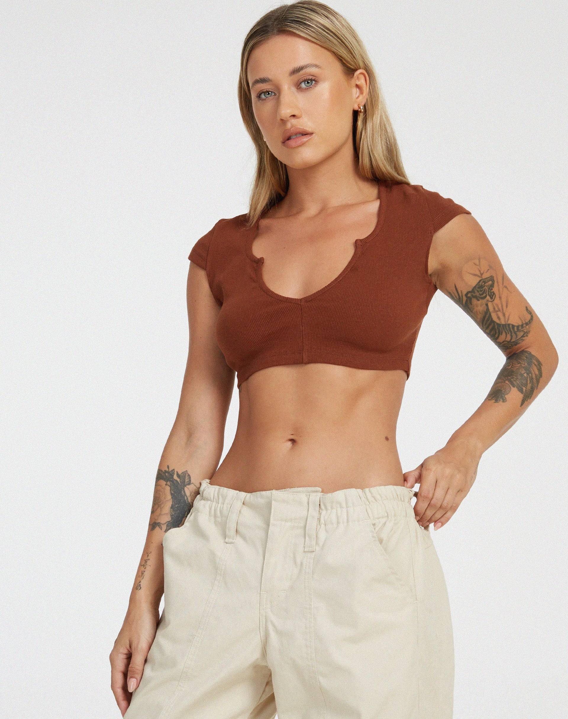 Bild von Guanna Crop Top in Dunkelbraun