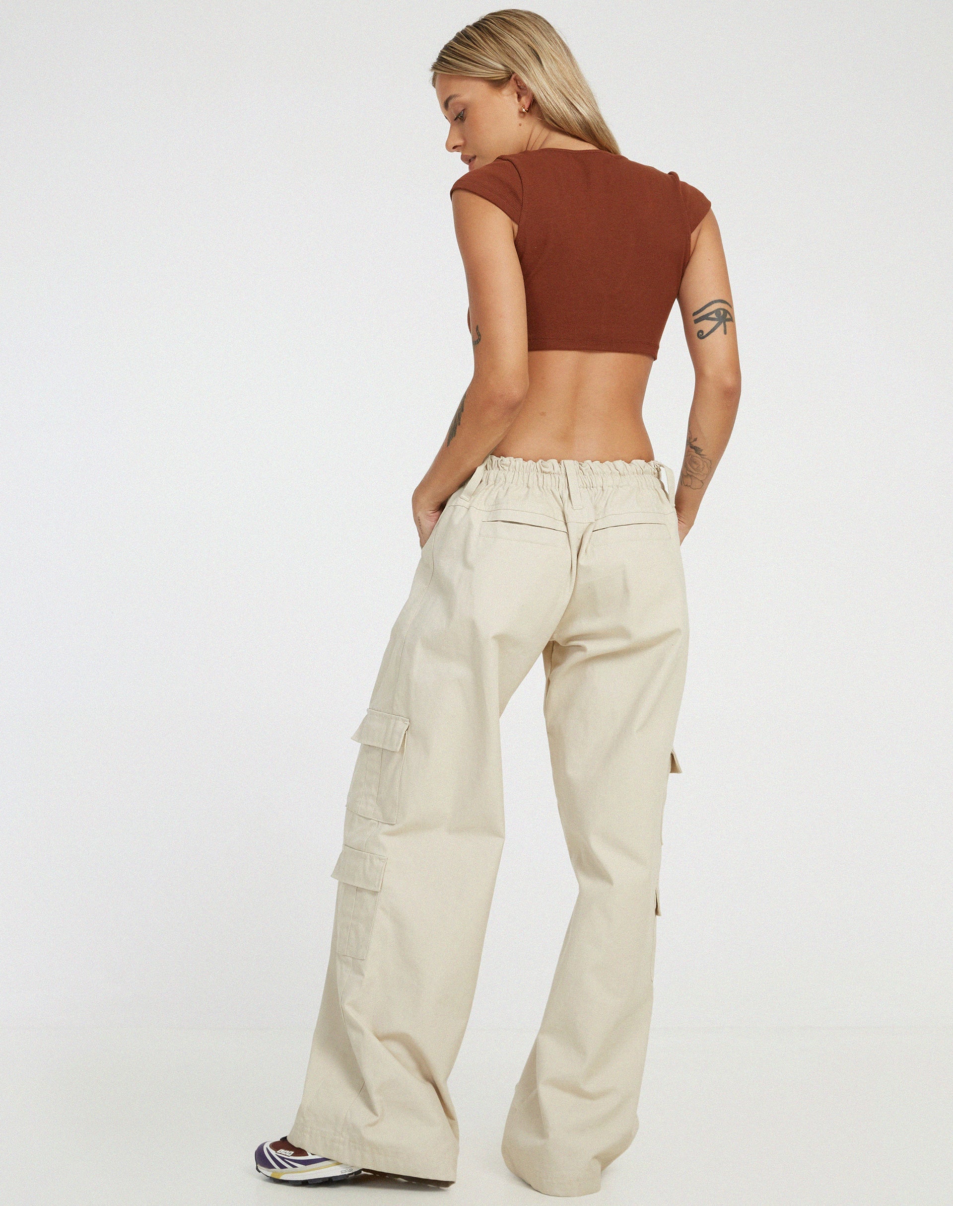 Bild von Guanna Crop Top in Dunkelbraun