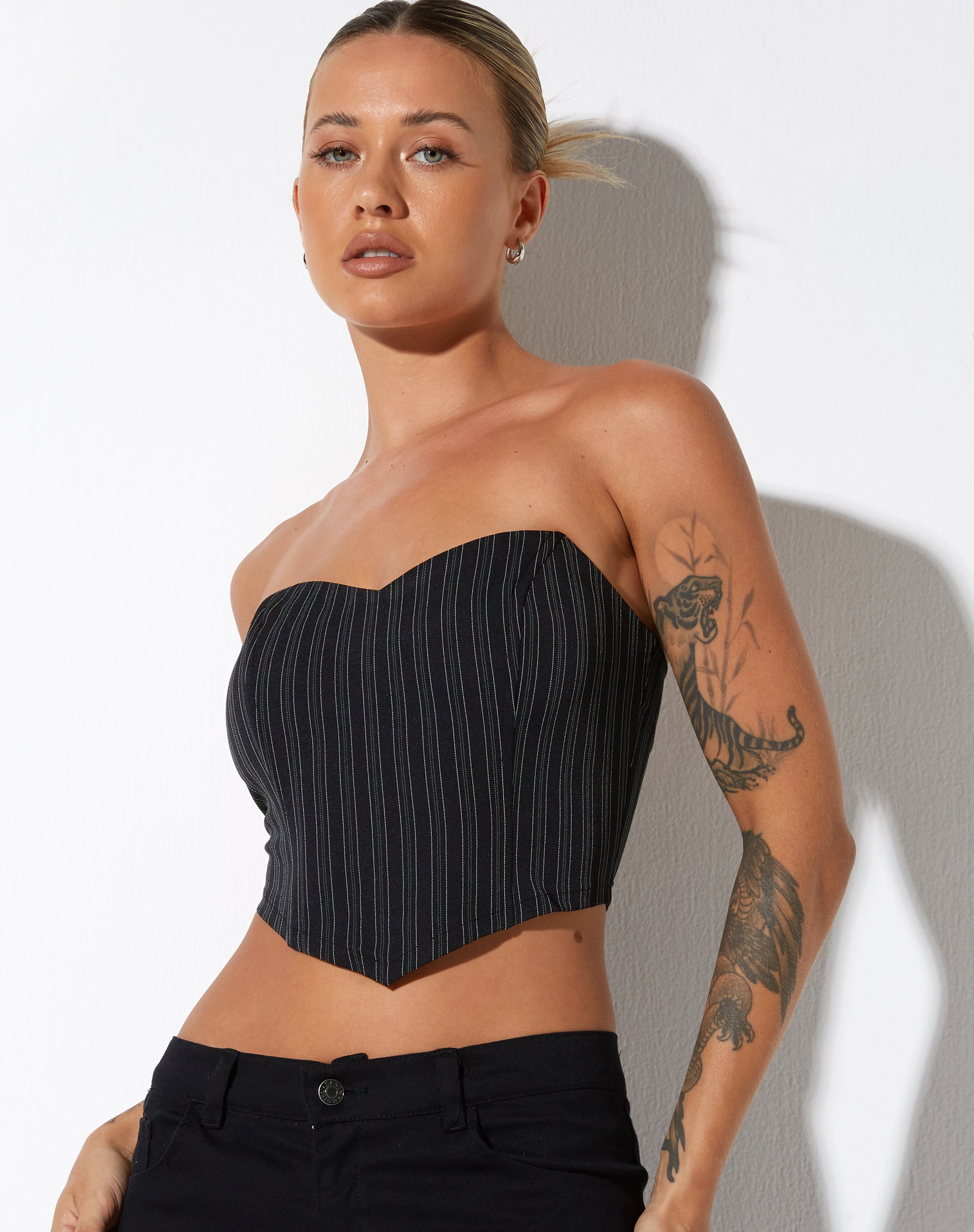 Bild von Naima Korsett-Top in Nadelstreifen Schwarz