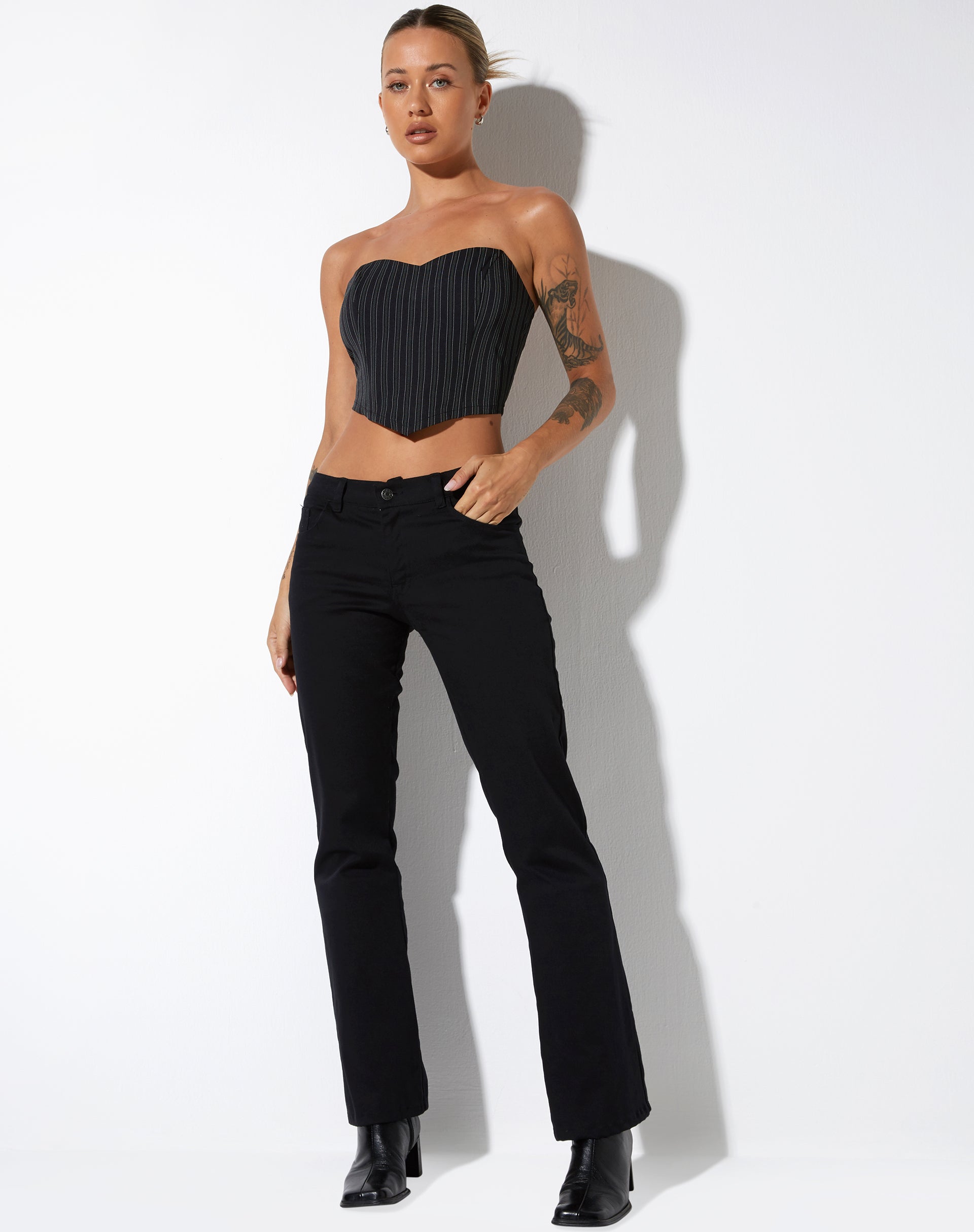 Bild von Naima Korsett-Top in Nadelstreifen Schwarz