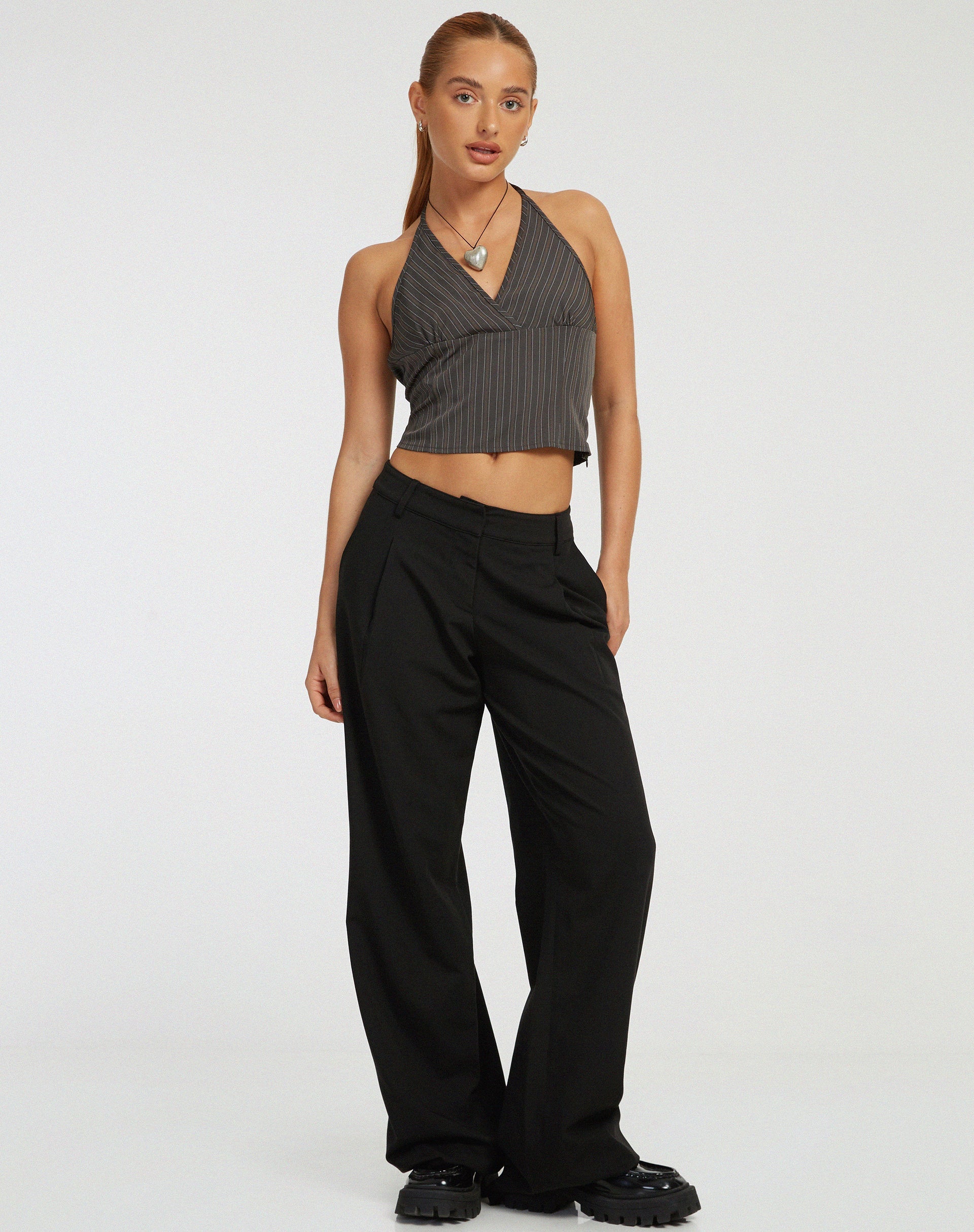 Bild von Hajra Halter Top in Grau gestreift