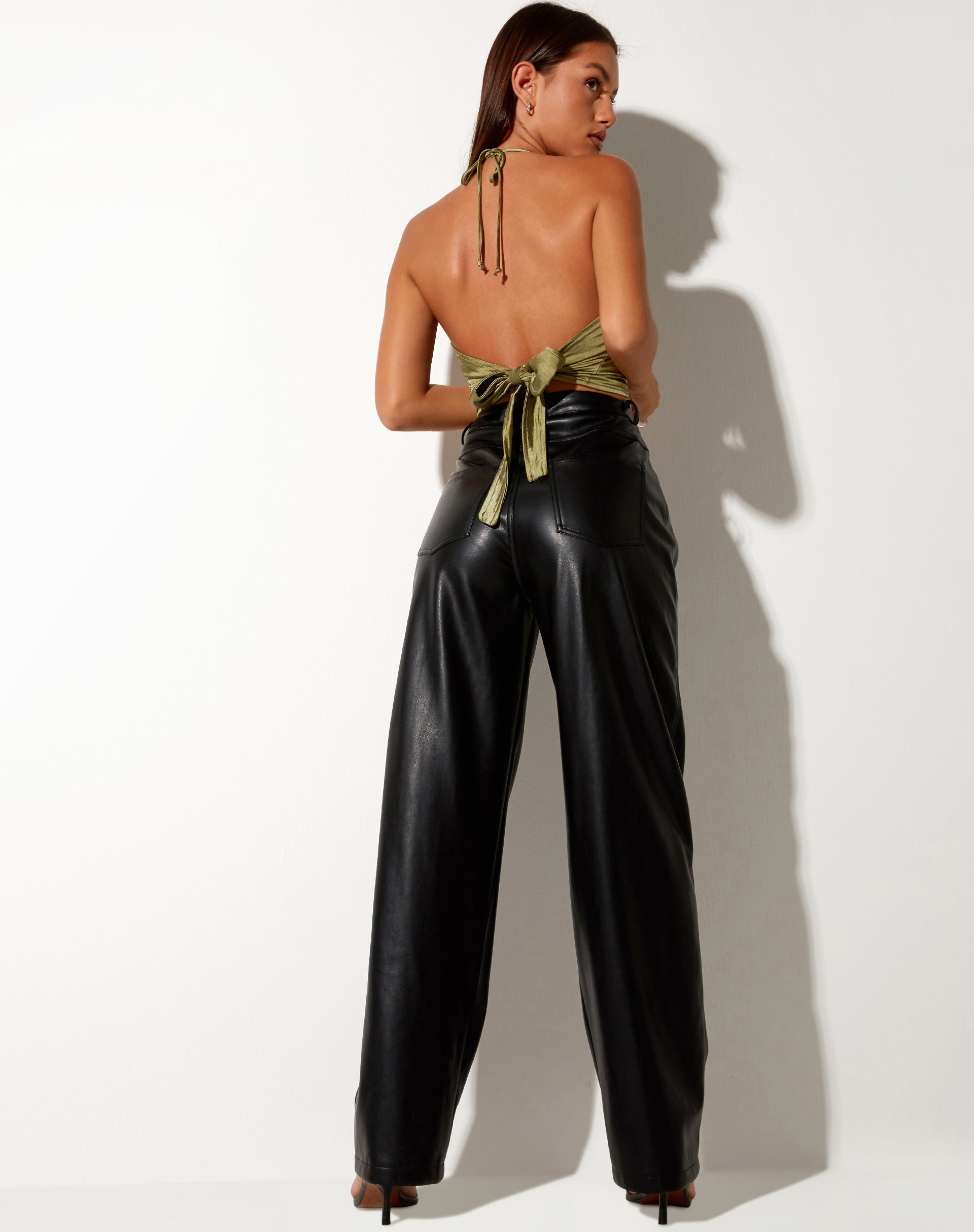 Bild von Haltri Crop Top in Satin Olive