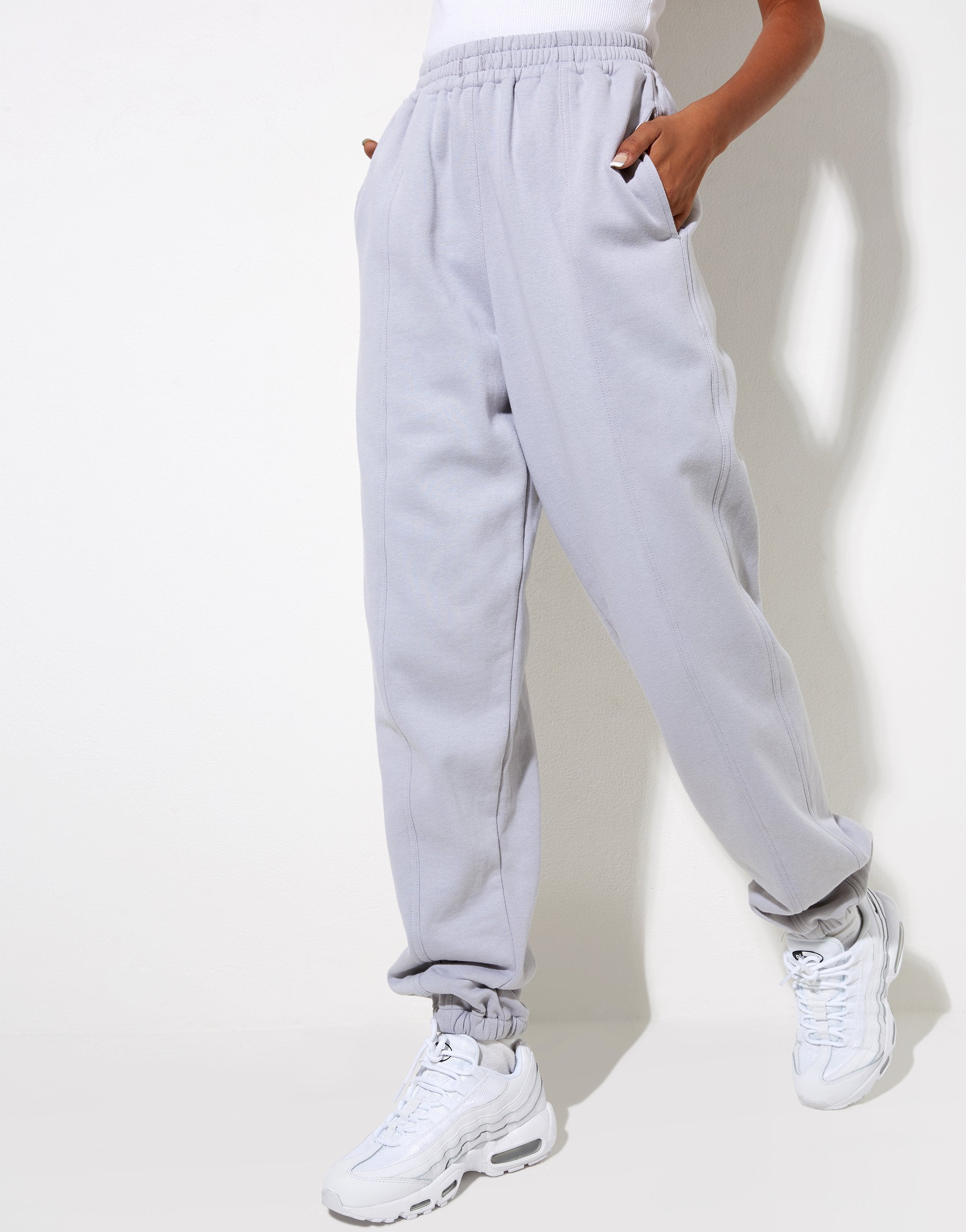 Bild von Bamal Jogger in Lunar Rock mit Motel Work Clothing Label Stickerei