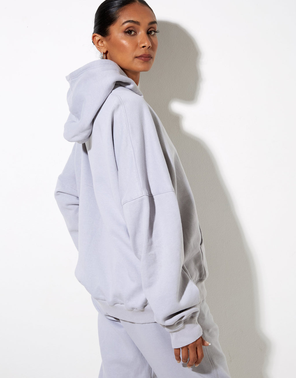 Hollack Hoodie in Lunar Rock mit Motel Work Clothing Label Stickerei