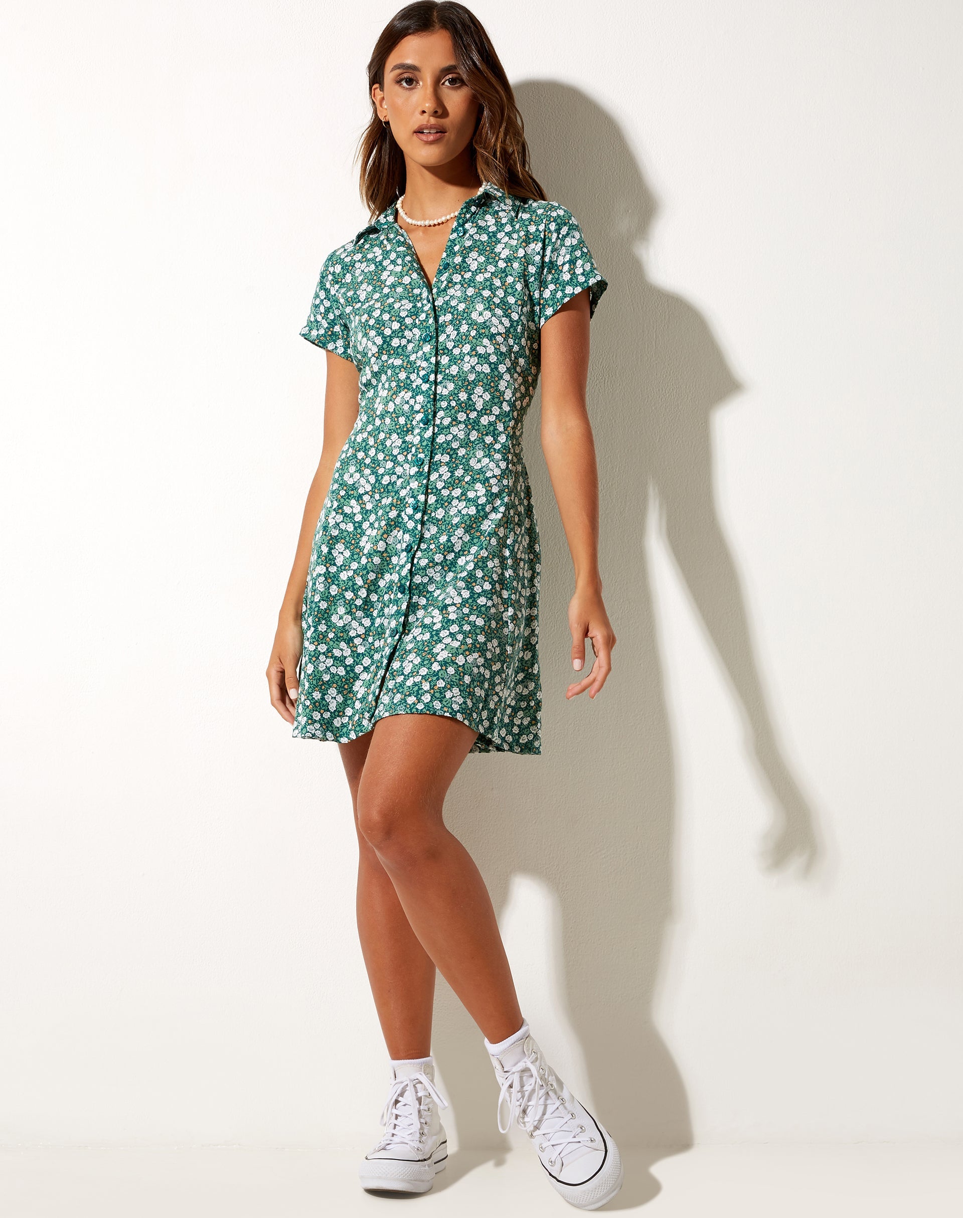 Image of Holma Minikleid aus geblümtem Feld Grün