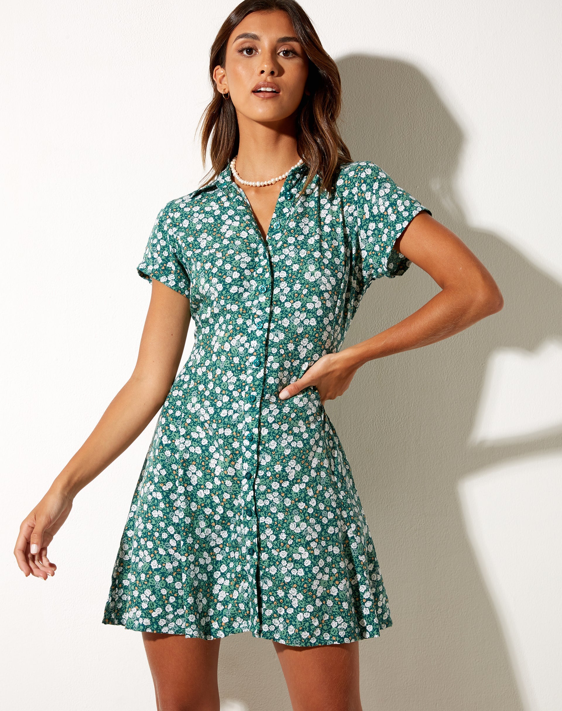 Image of Holma Minikleid aus geblümtem Feld Grün