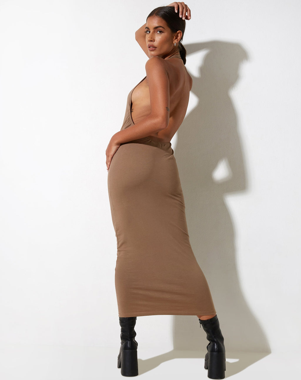 Housna Midikleid in Silbernerz