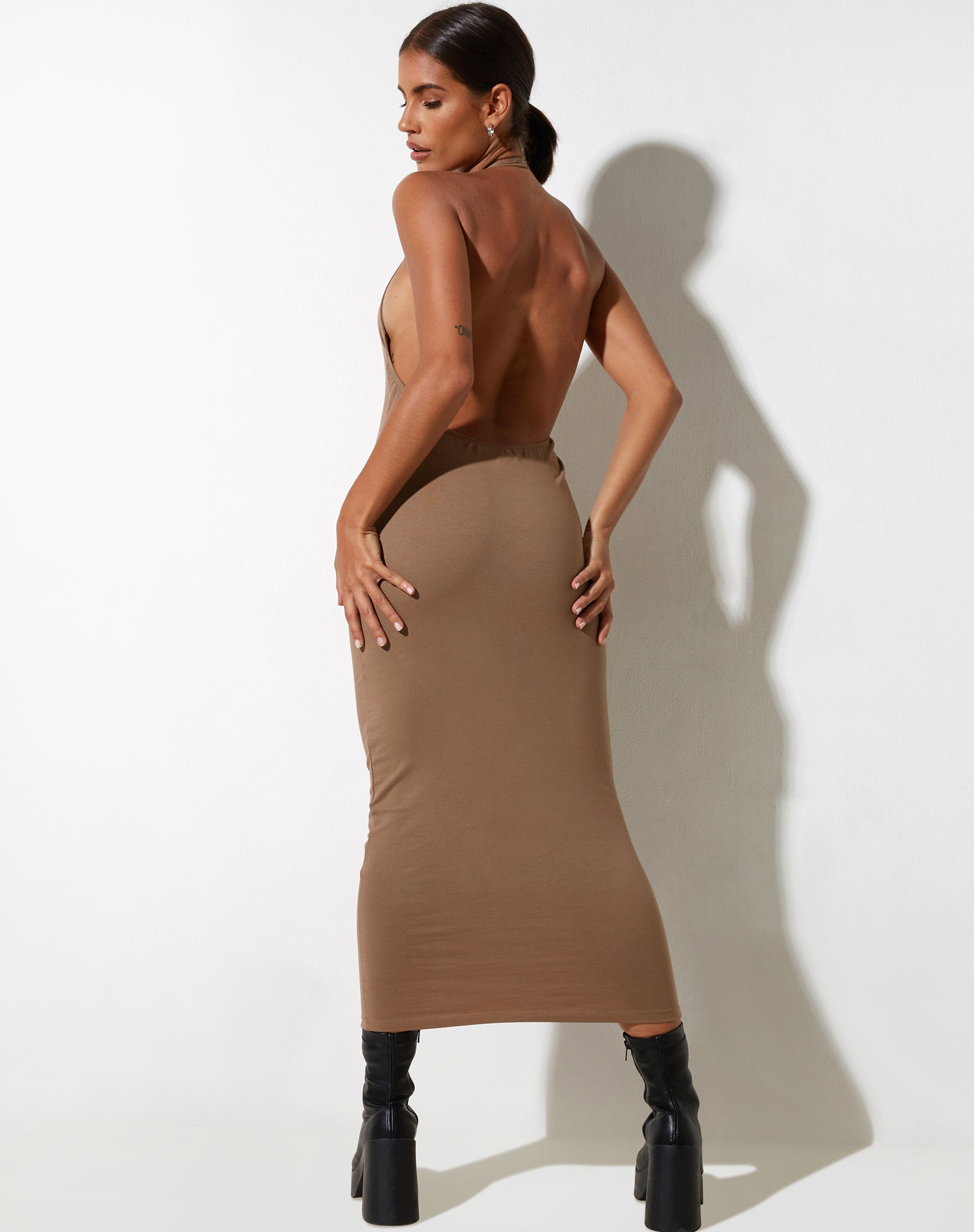 Housna Midikleid in Silbernerz