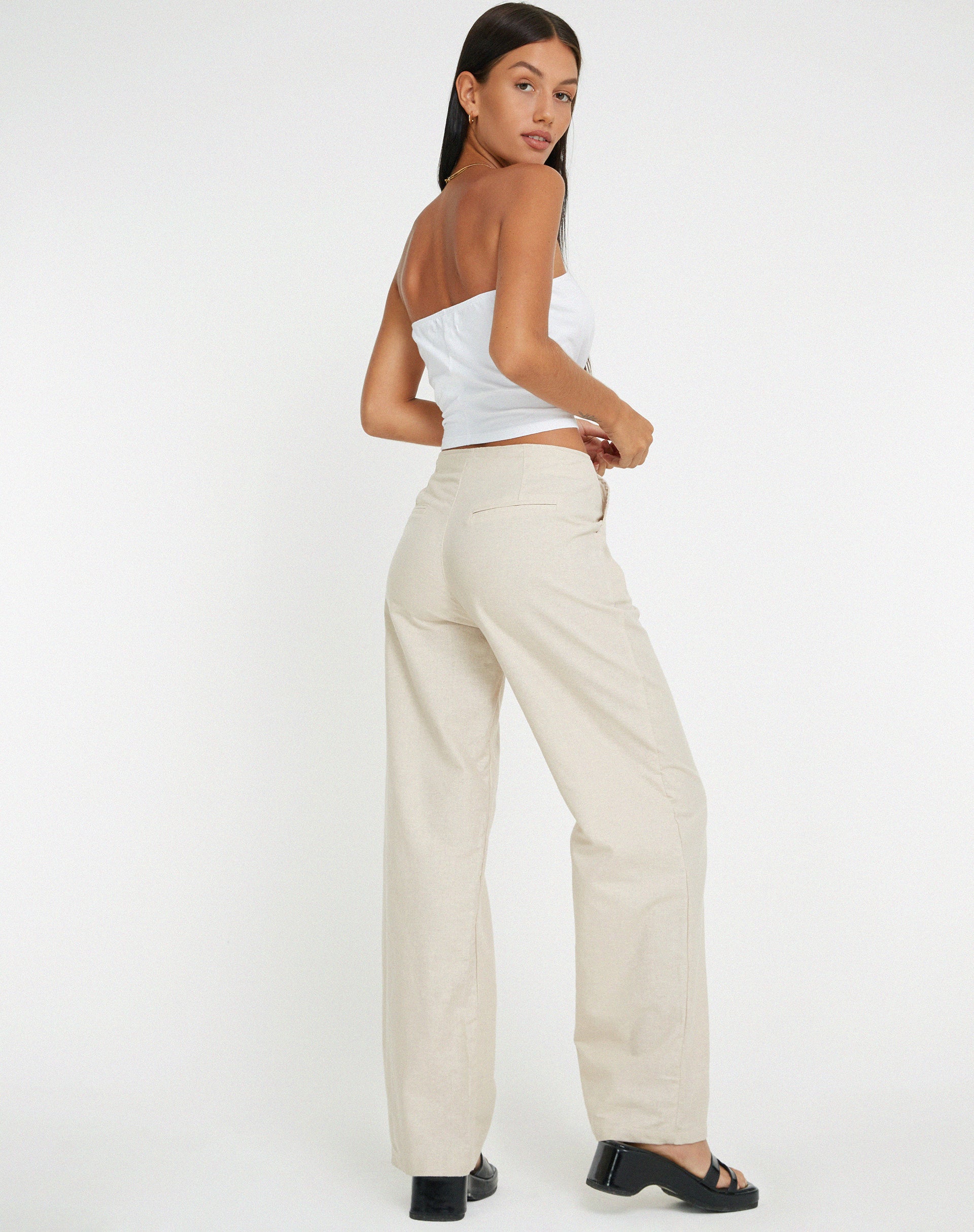 Abbildung der Idama Wide Leg Trouser in Ecru