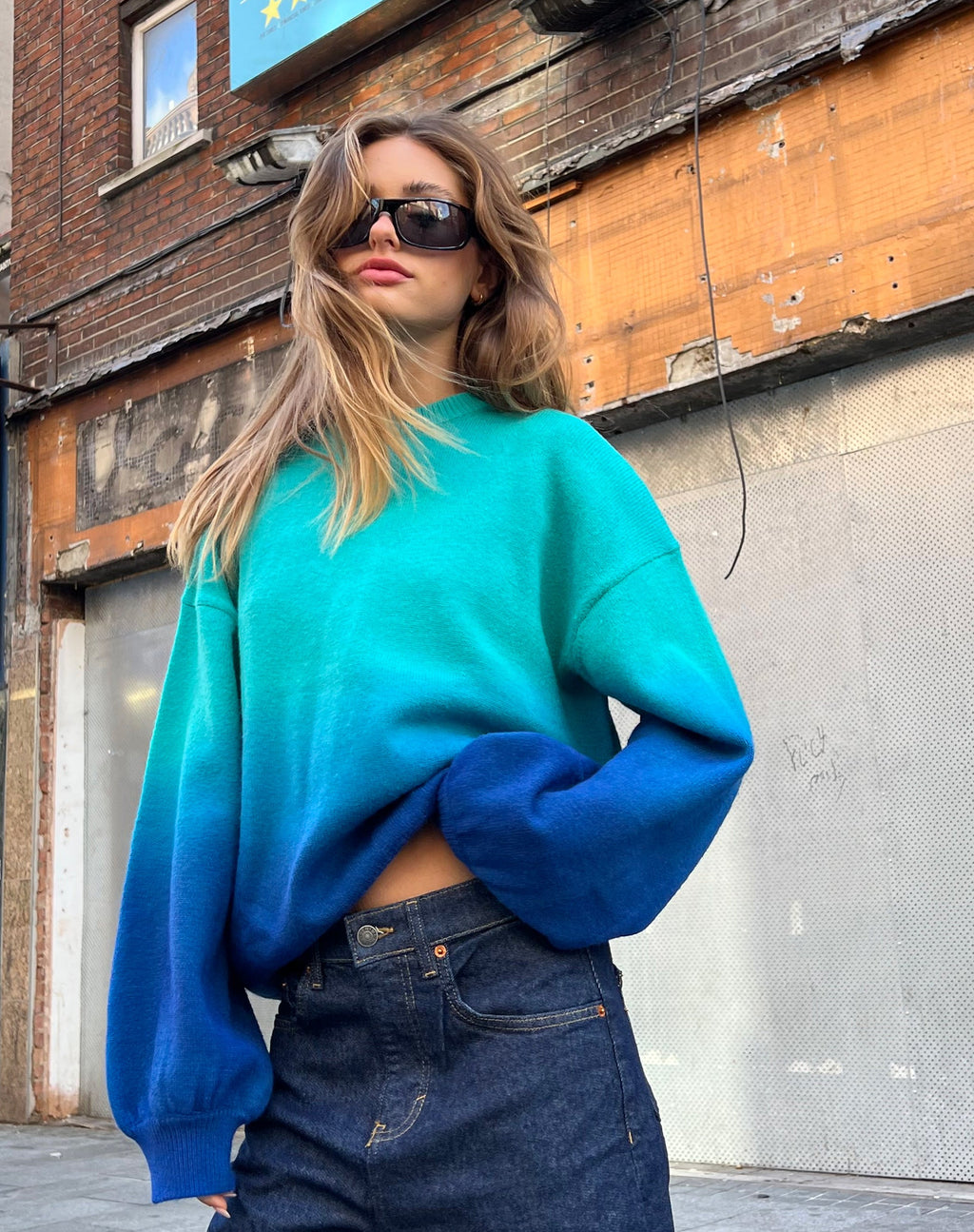 Akari-Pullover in Blau mit Farbverlauf
