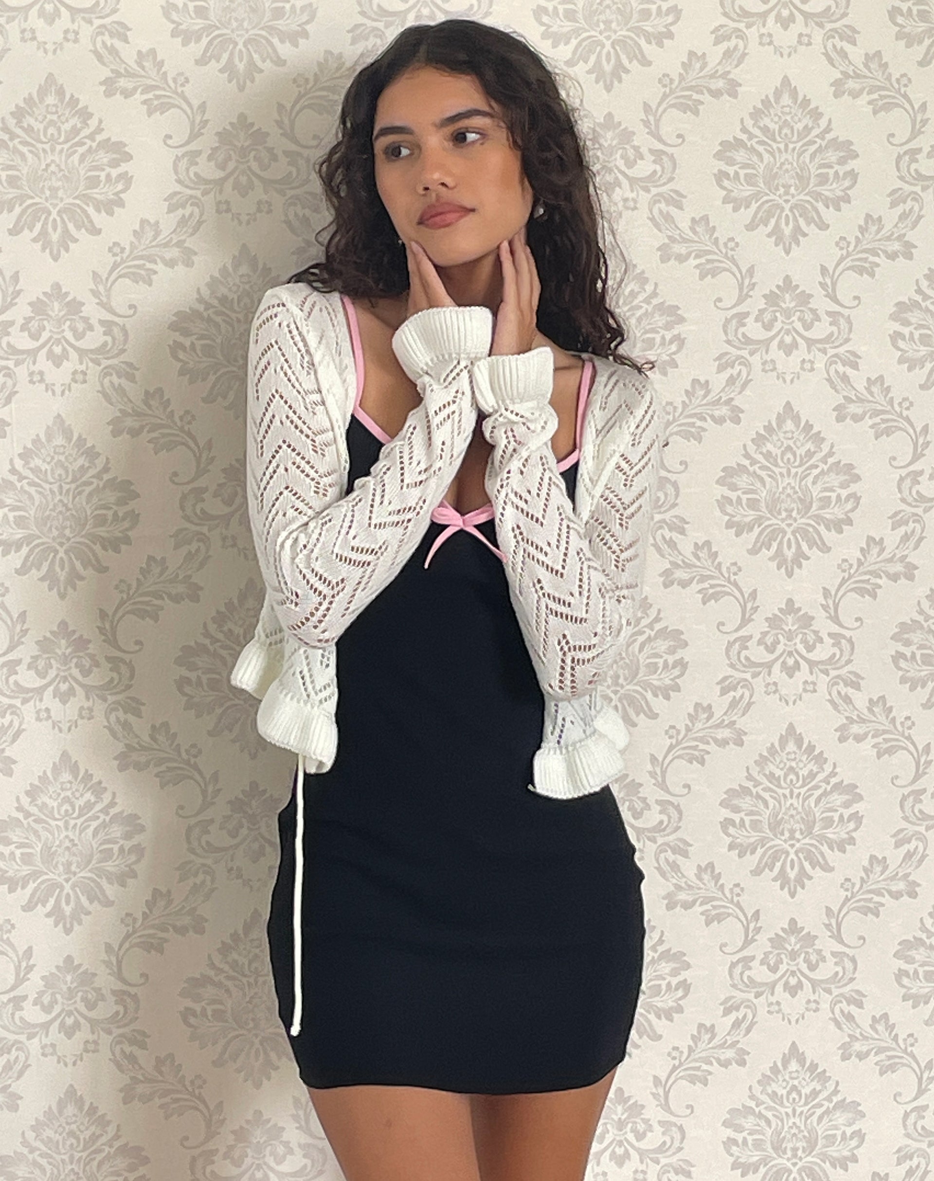 Bild von Vella Cardi in Elfenbein gestrickt