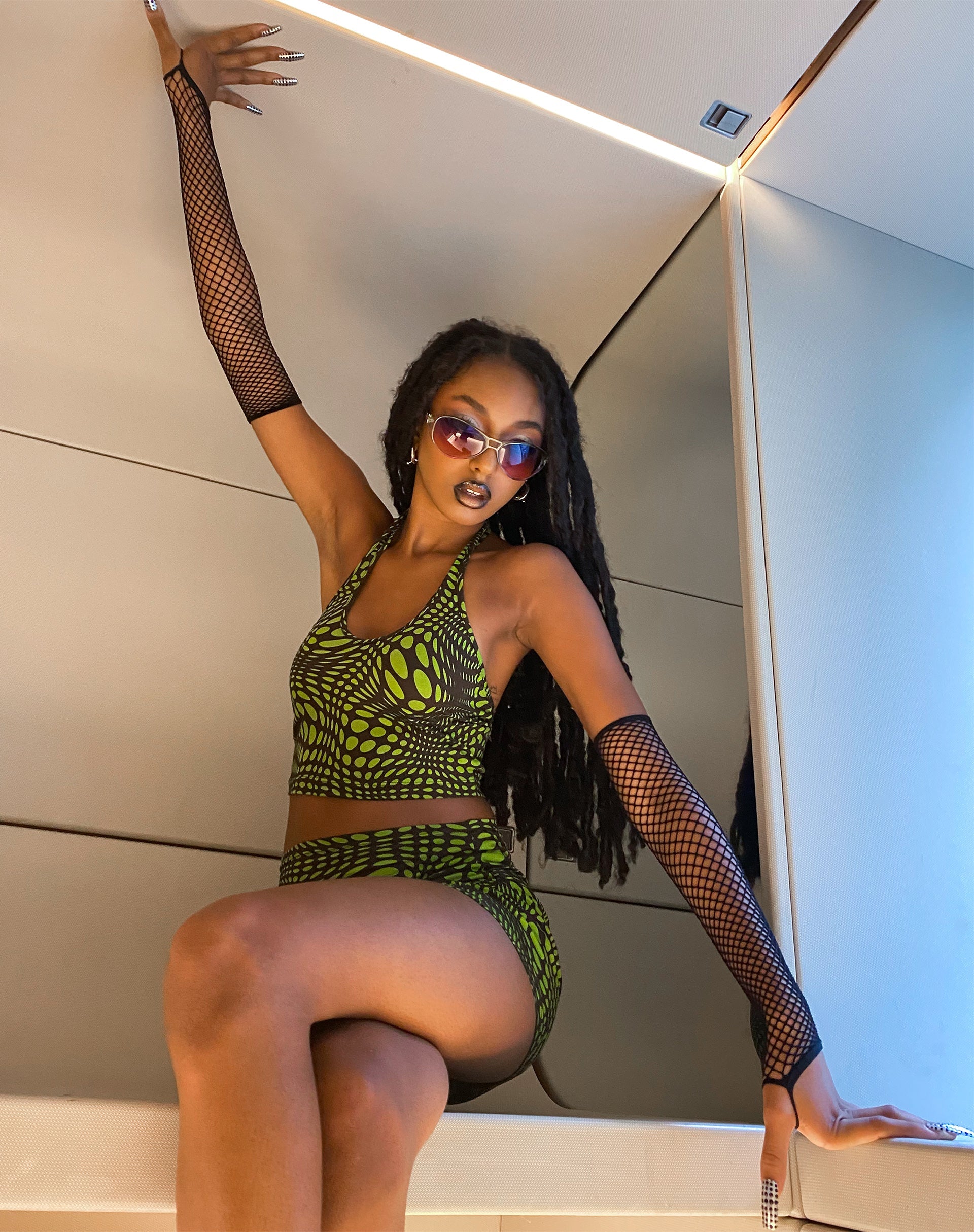 Image of Reis Crop Top in Polka-Optik Grün