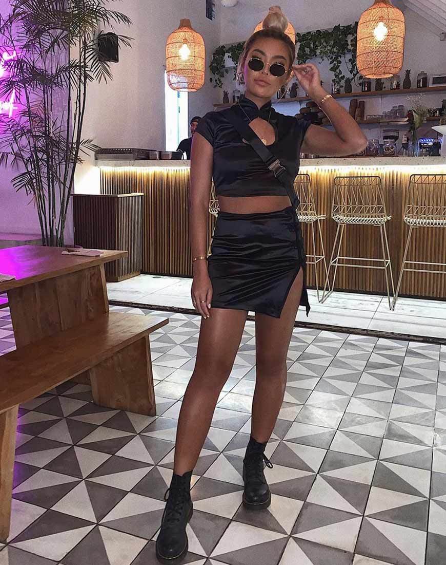 Image of Lina Crop Top aus Satin Schwarz