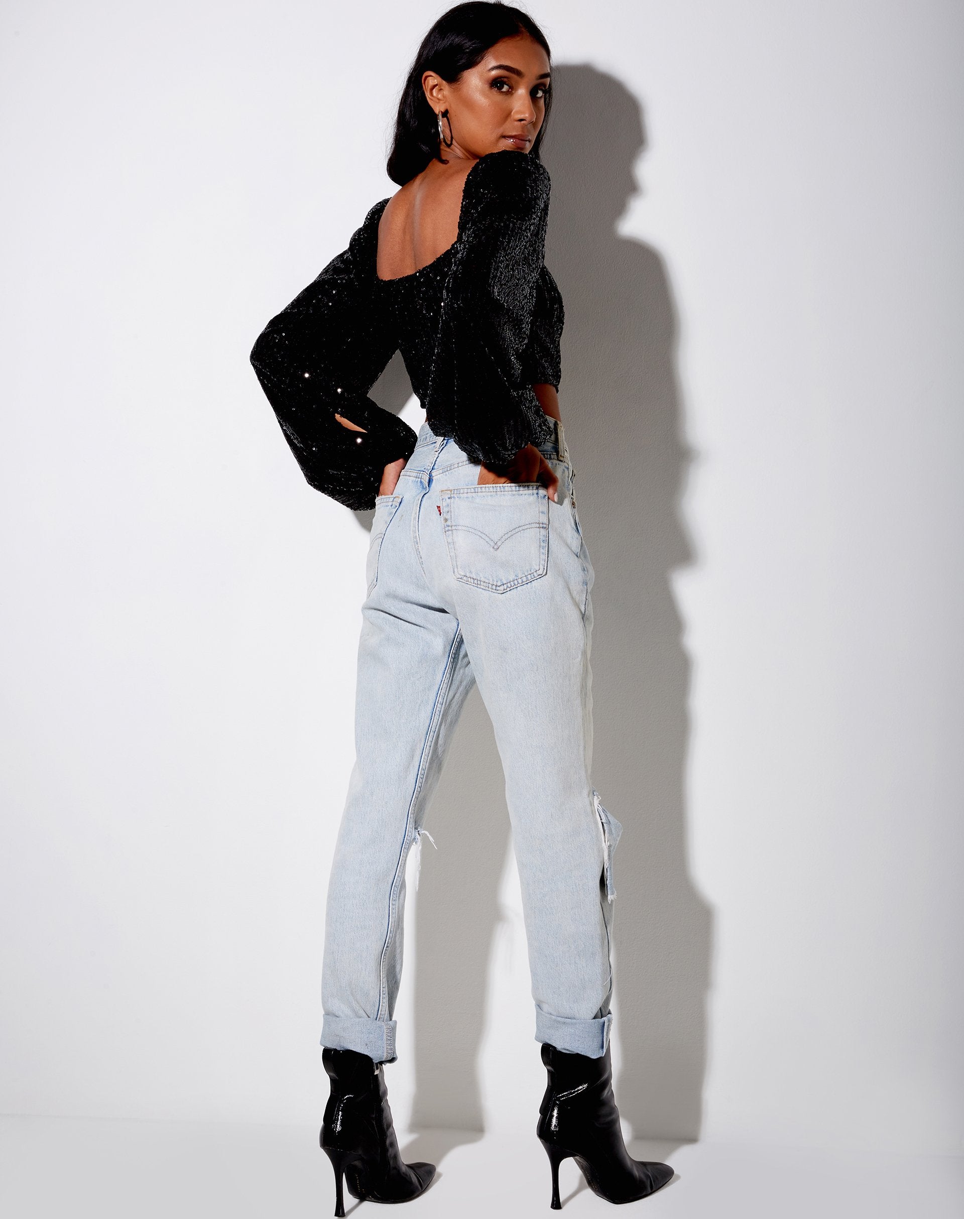 Bild von Irene Crop Top aus Drape Pailletten Schwarz
