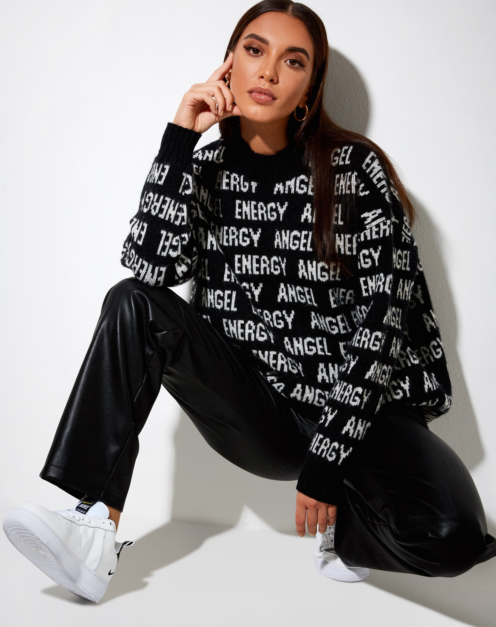 Image of Iskov Pullover in Schwarz mit elfenbeinfarbenem Engel Energy