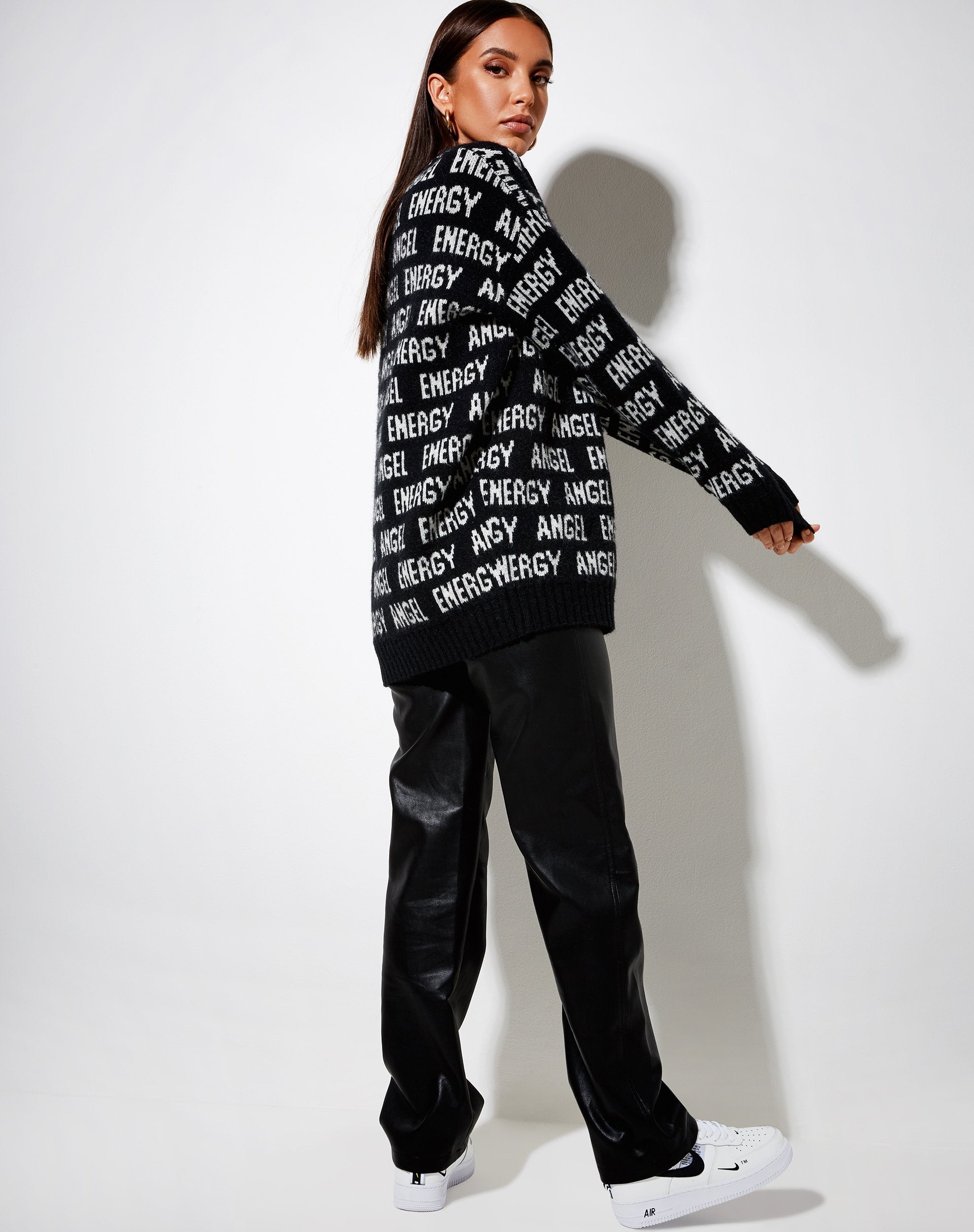Image of Iskov Pullover in Schwarz mit elfenbeinfarbenem Engel Energy