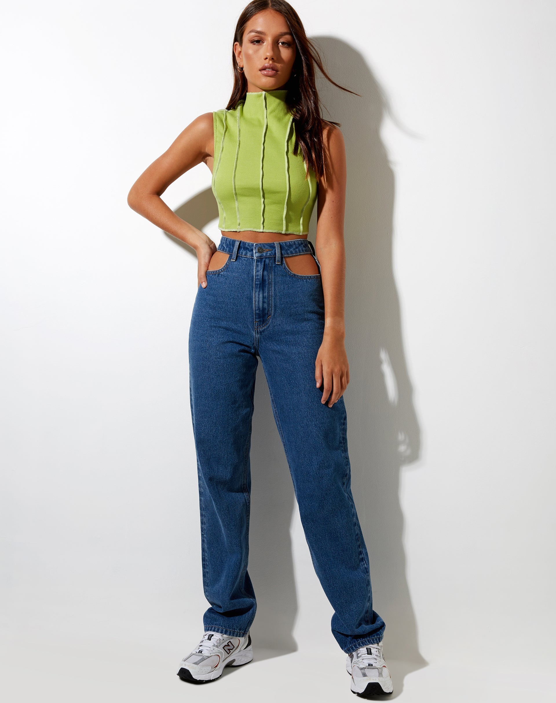 Image of Ivy Vest Top in Rib Leaf Green mit elfenbeinfarbenen Nähten