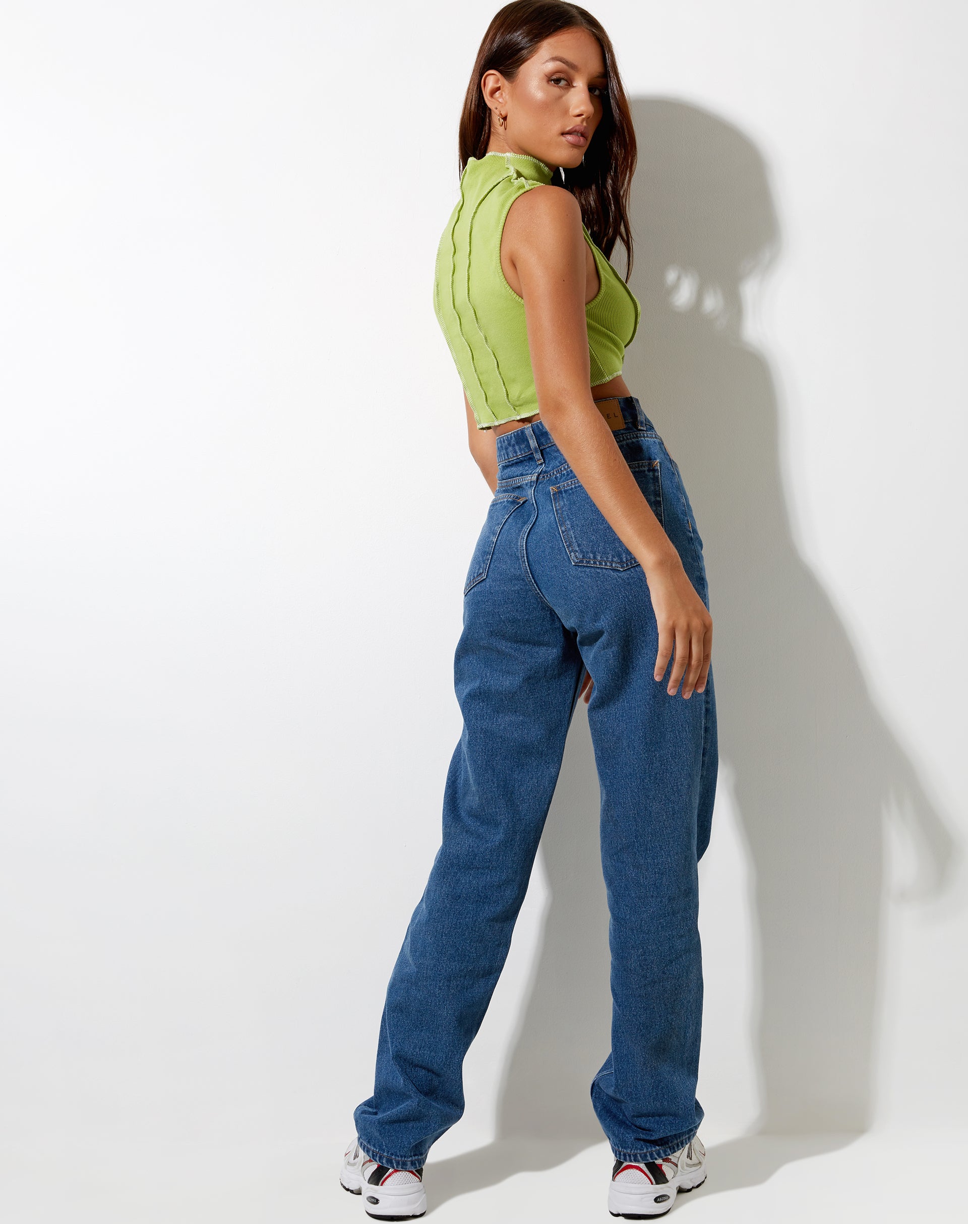 Image of Ivy Vest Top in Rib Leaf Green mit elfenbeinfarbenen Nähten