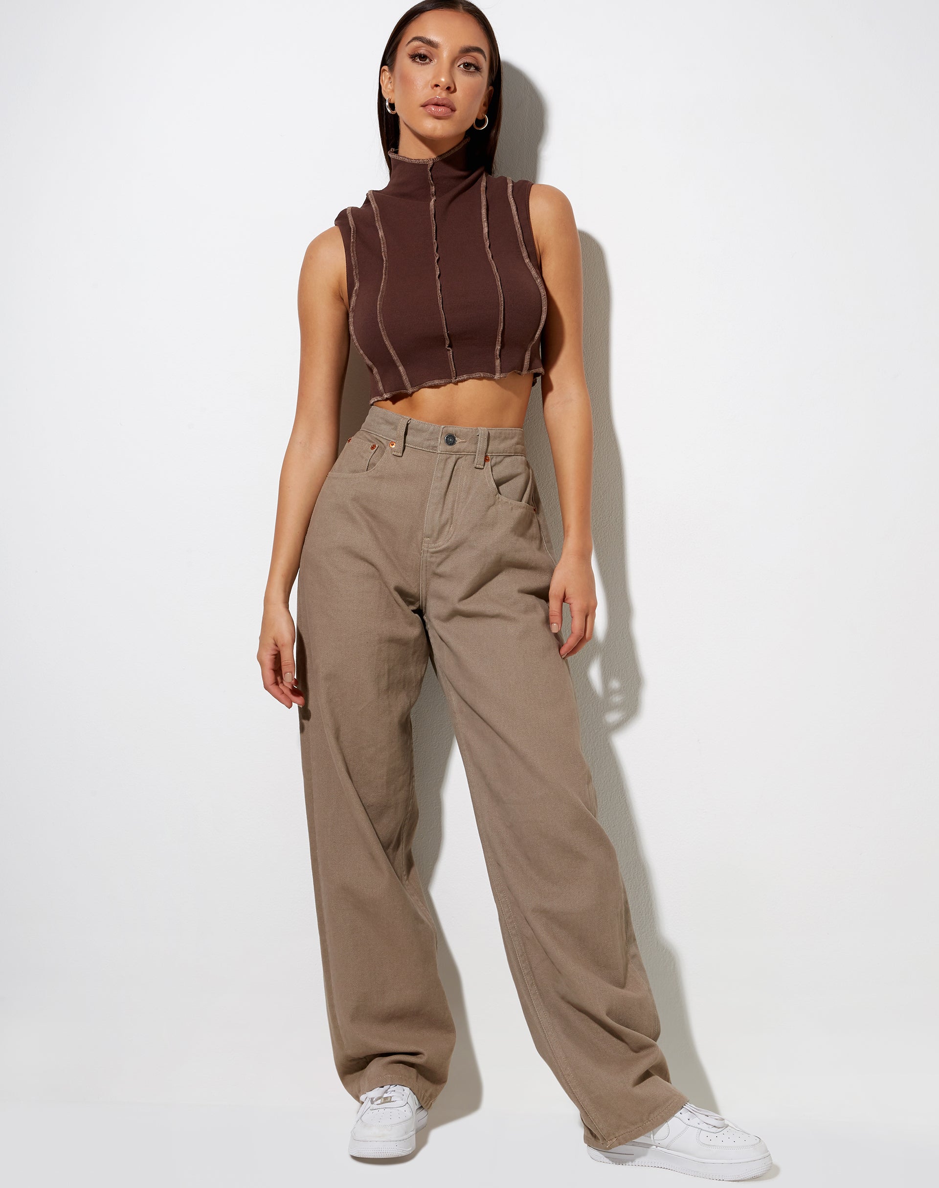 Image of Ivy Vest Top in tiefem Mahagoni mit hellbrauner Naht