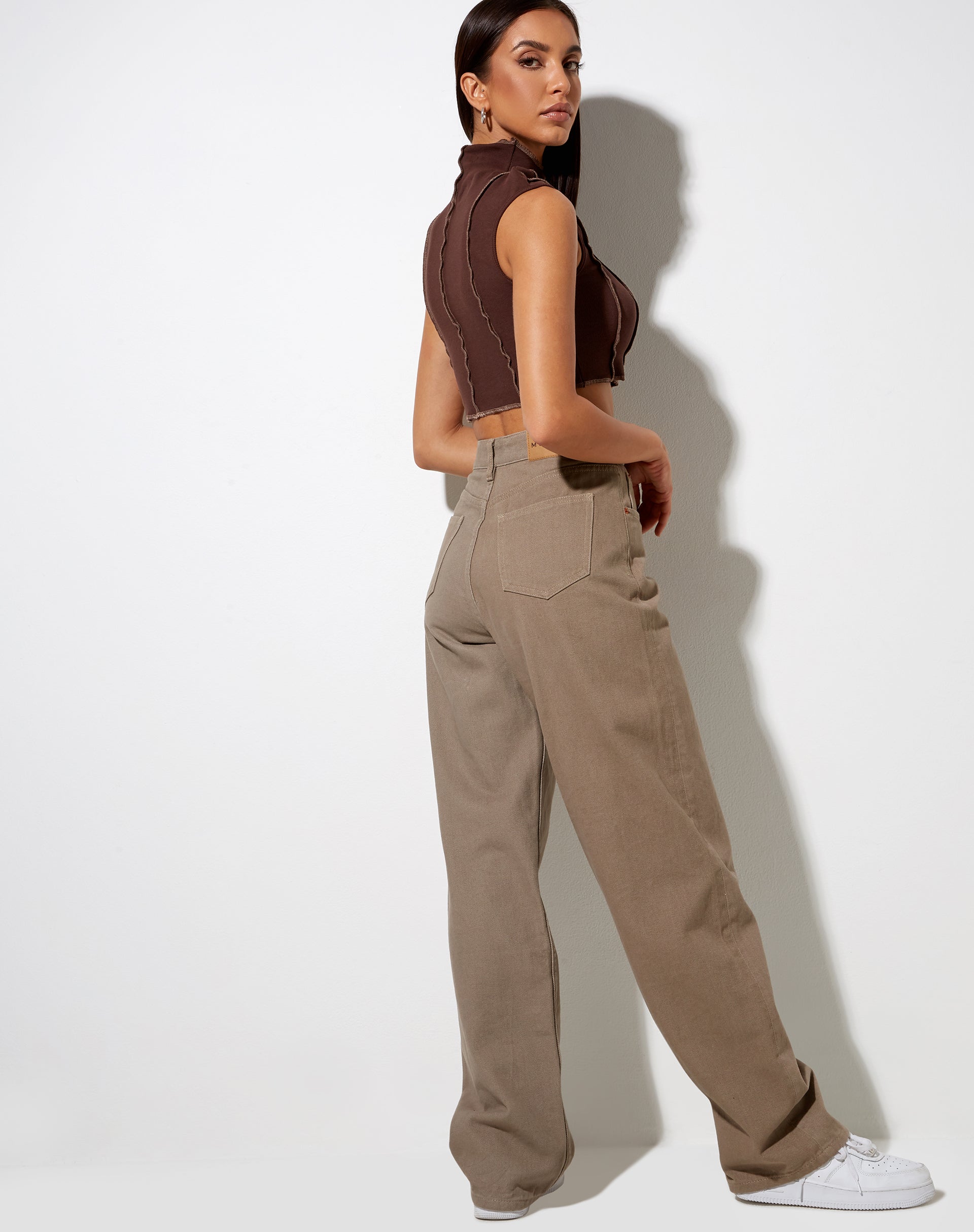 Image of Ivy Vest Top in tiefem Mahagoni mit hellbrauner Naht