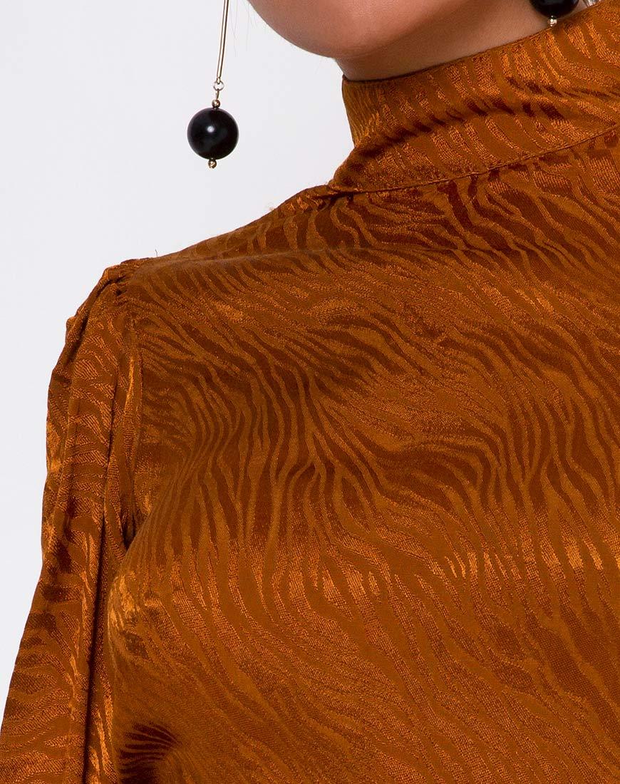 Bild von Jasty Crop Top aus Satin Zebra Golden Coral