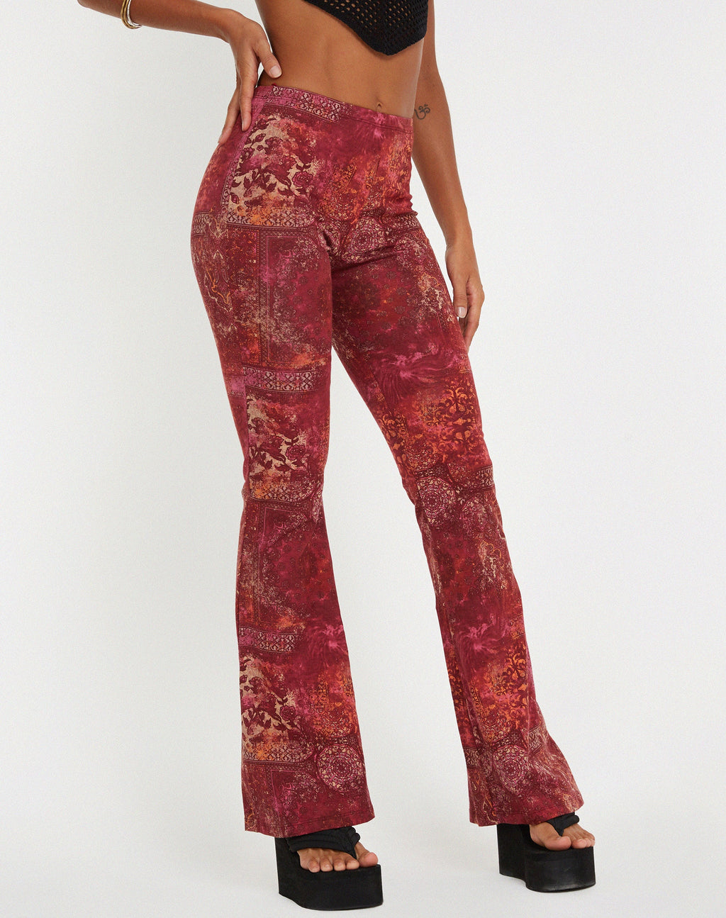 Jeevan Schlaghose aus abstraktem Paisley Rot
