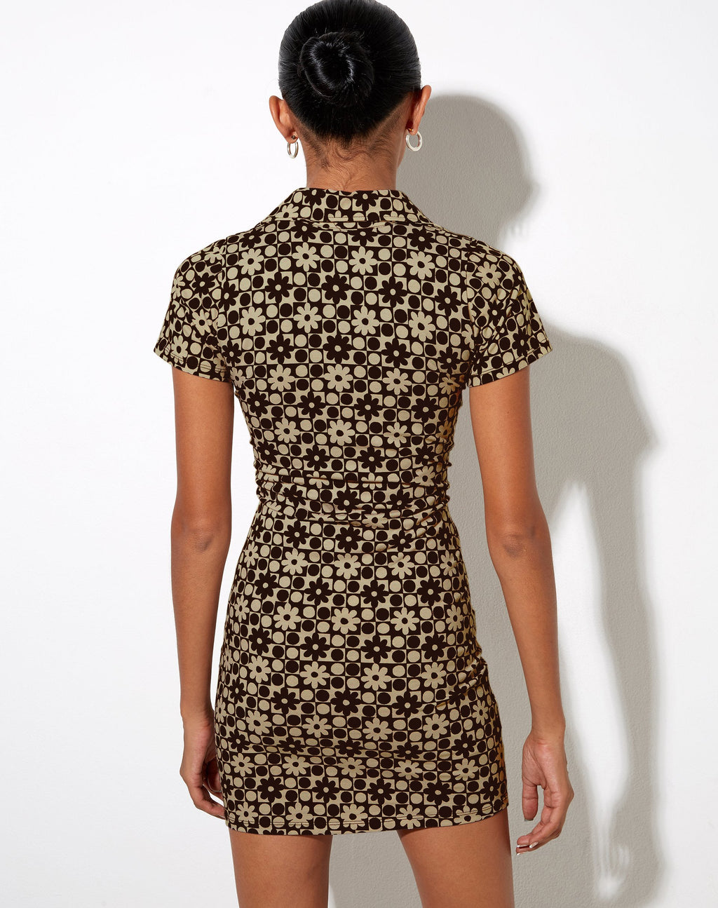 Jeeves T-Shirt Kleid in Patchwork Daisy Braun