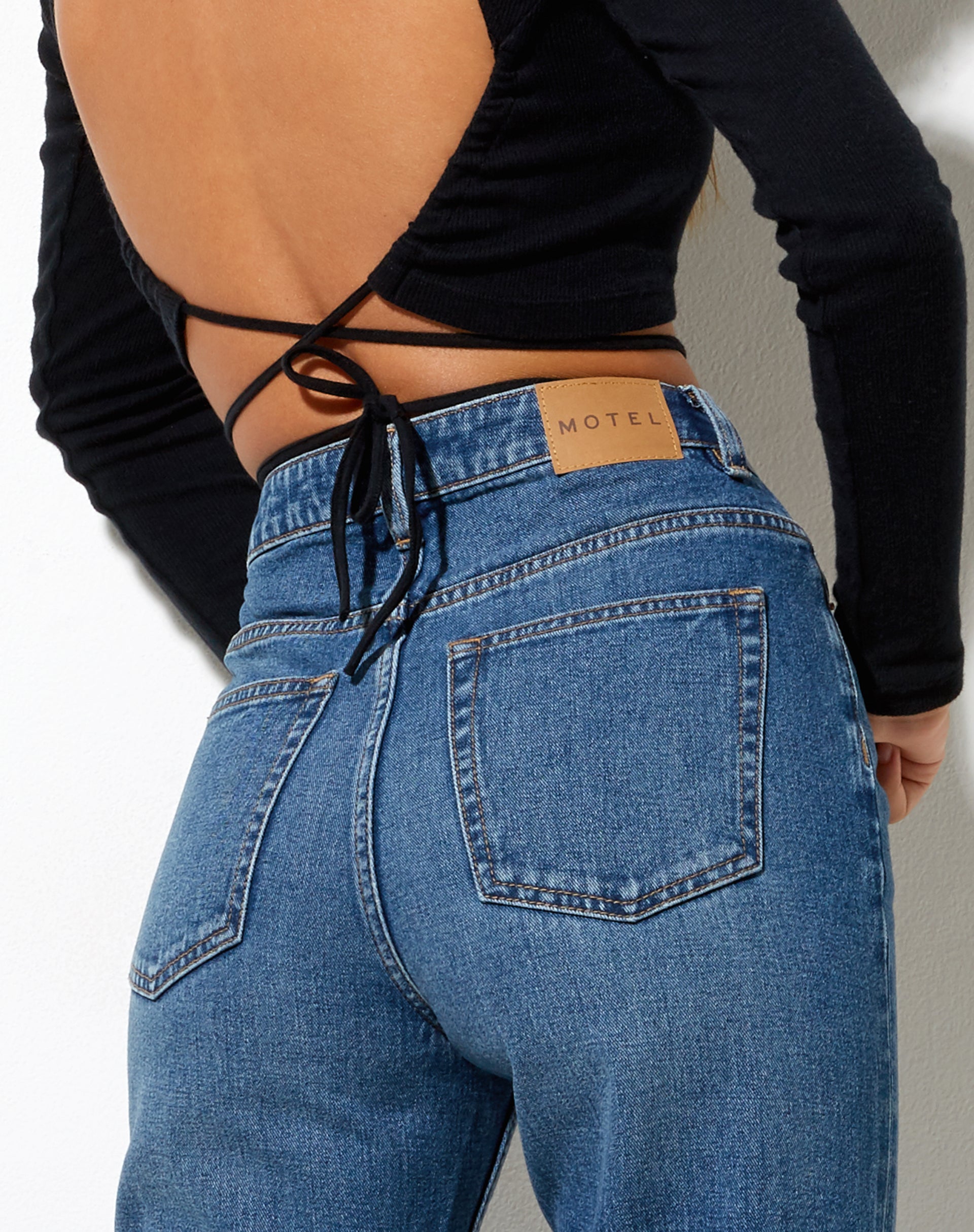 Bild von Jess Jeans in mittlerer Waschung