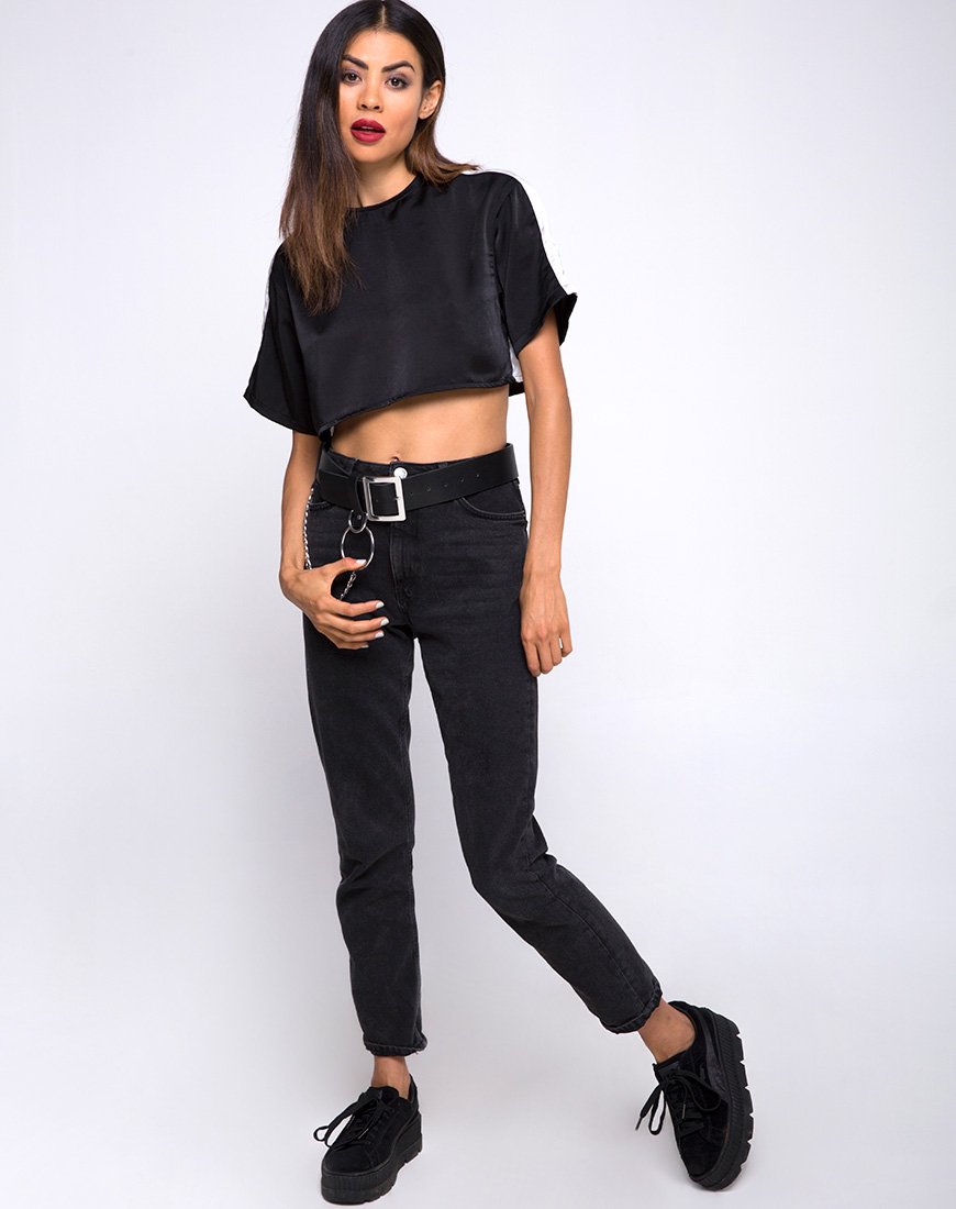 Image of Jiho Crop Top in Schwarz mit elfenbeinfarbenen Streifen