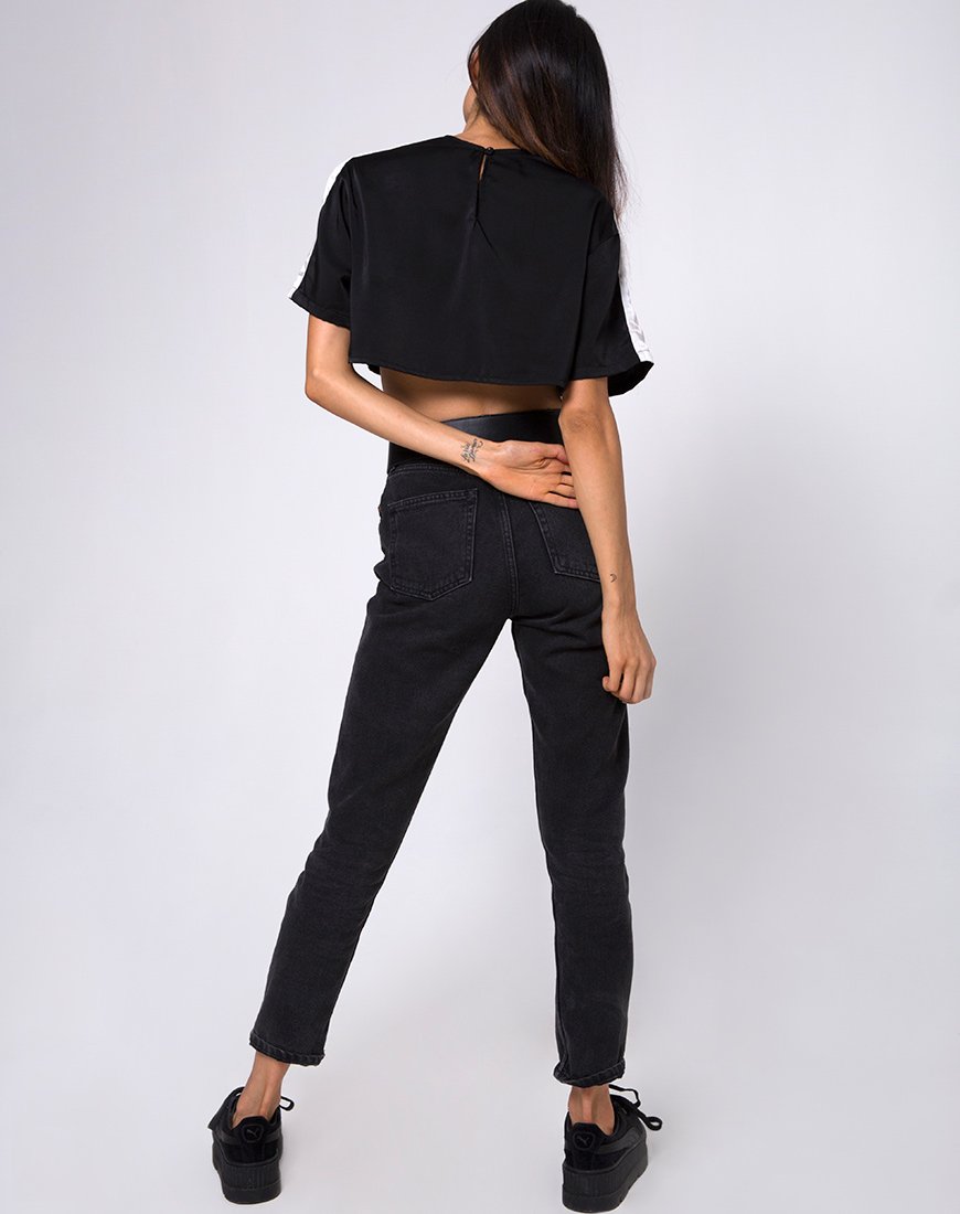 Image of Jiho Crop Top in Schwarz mit elfenbeinfarbenen Streifen