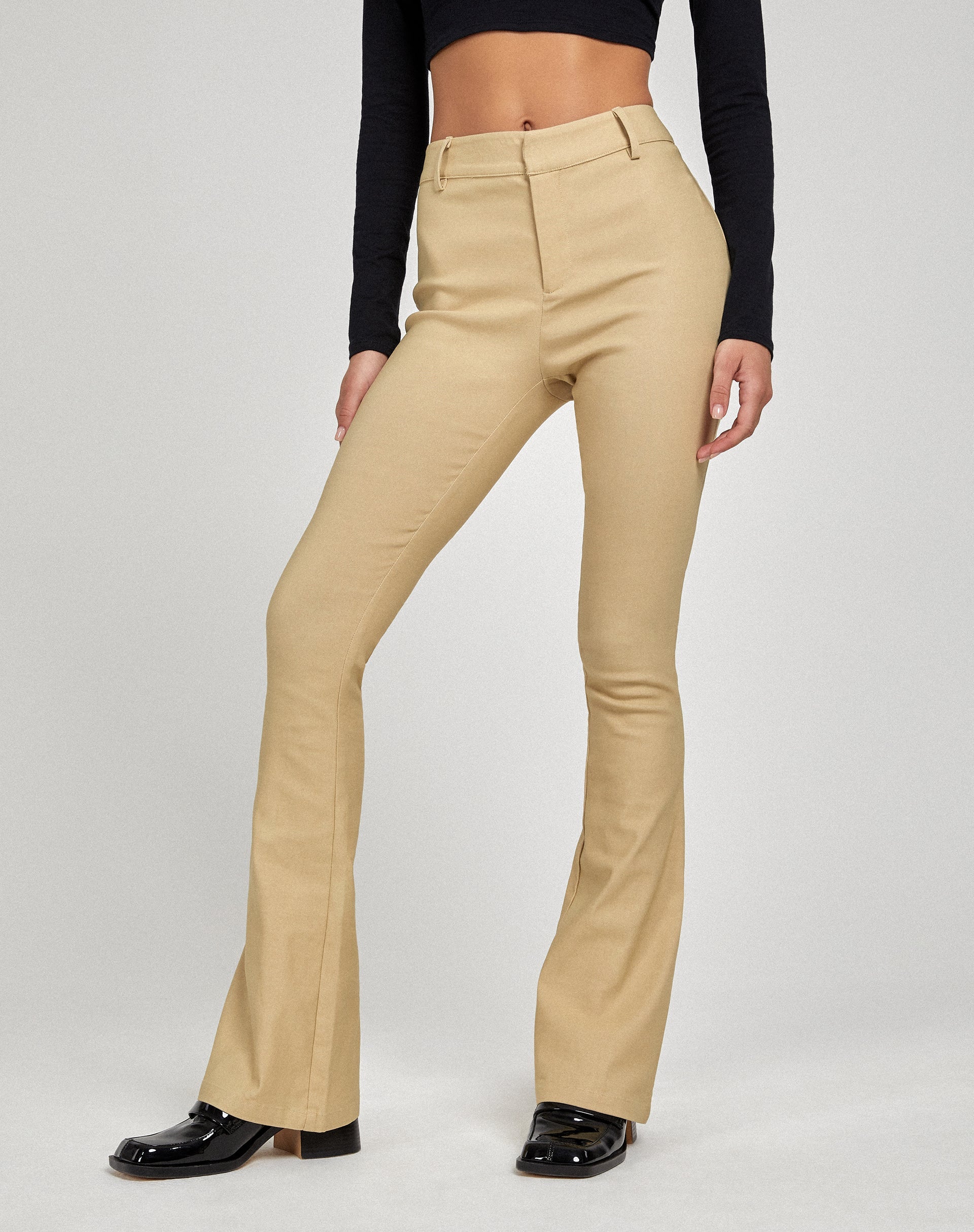 Abbildung der Jopanka Schlaghose in Tailoring Ecru