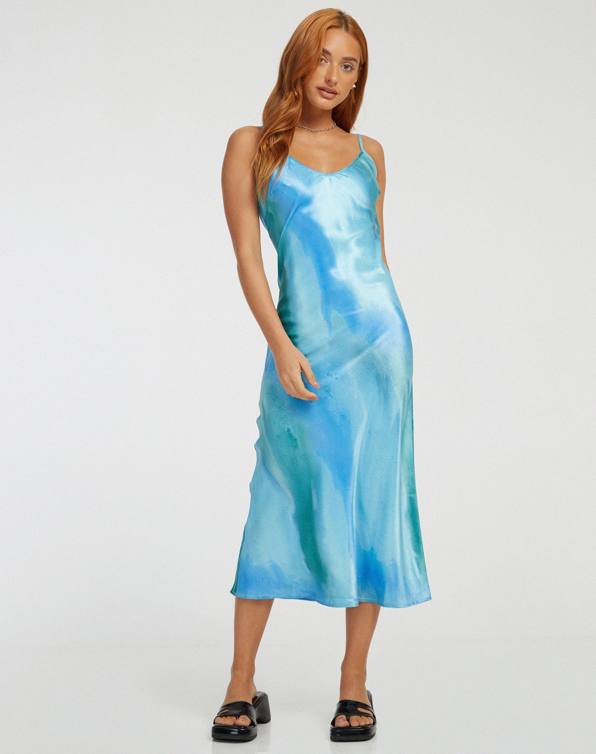 Bild von Juvina Midikleid in Satin Aquarell Tosca
