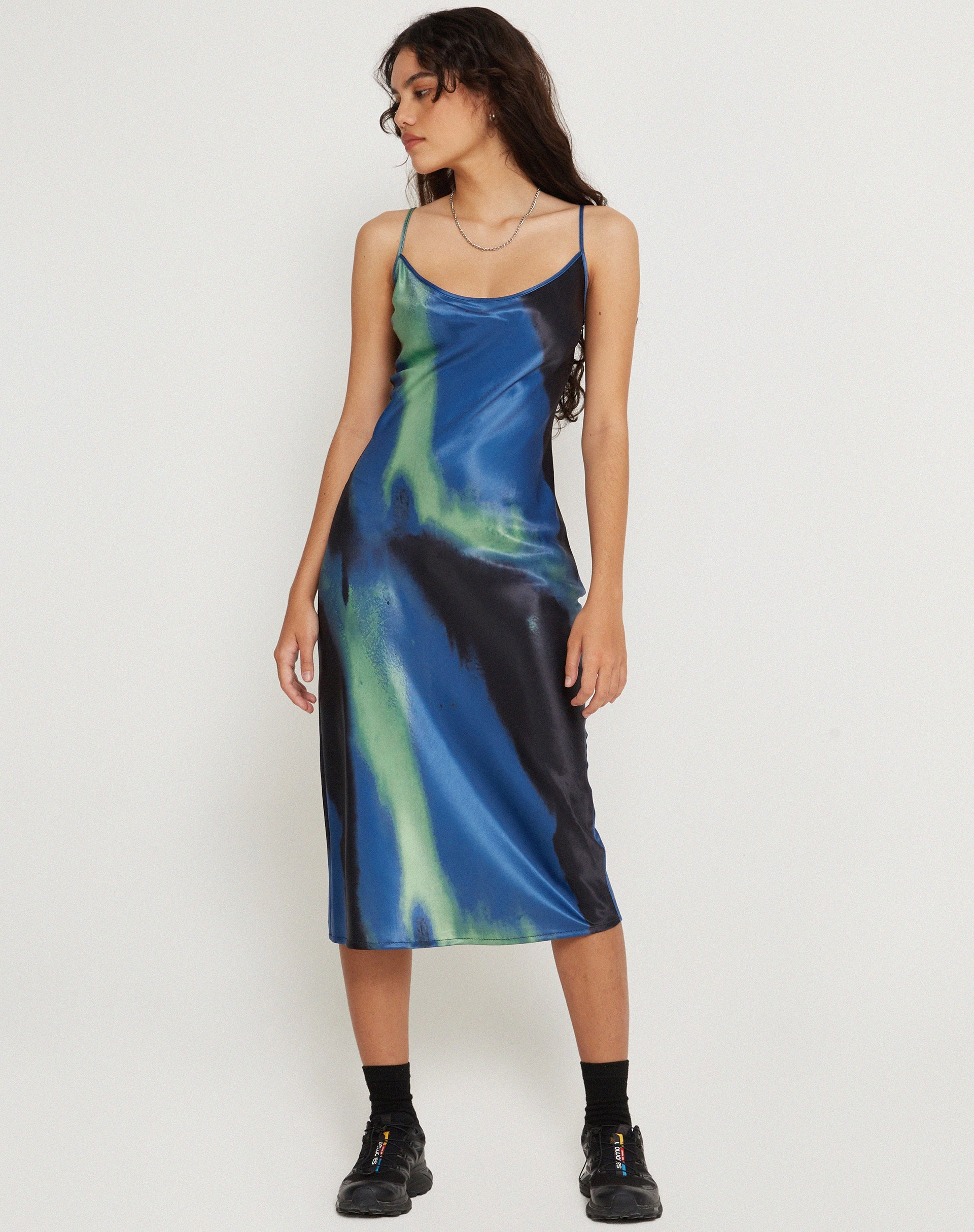 Bild von Juvina Midikleid aus Satin Aquarell Navy