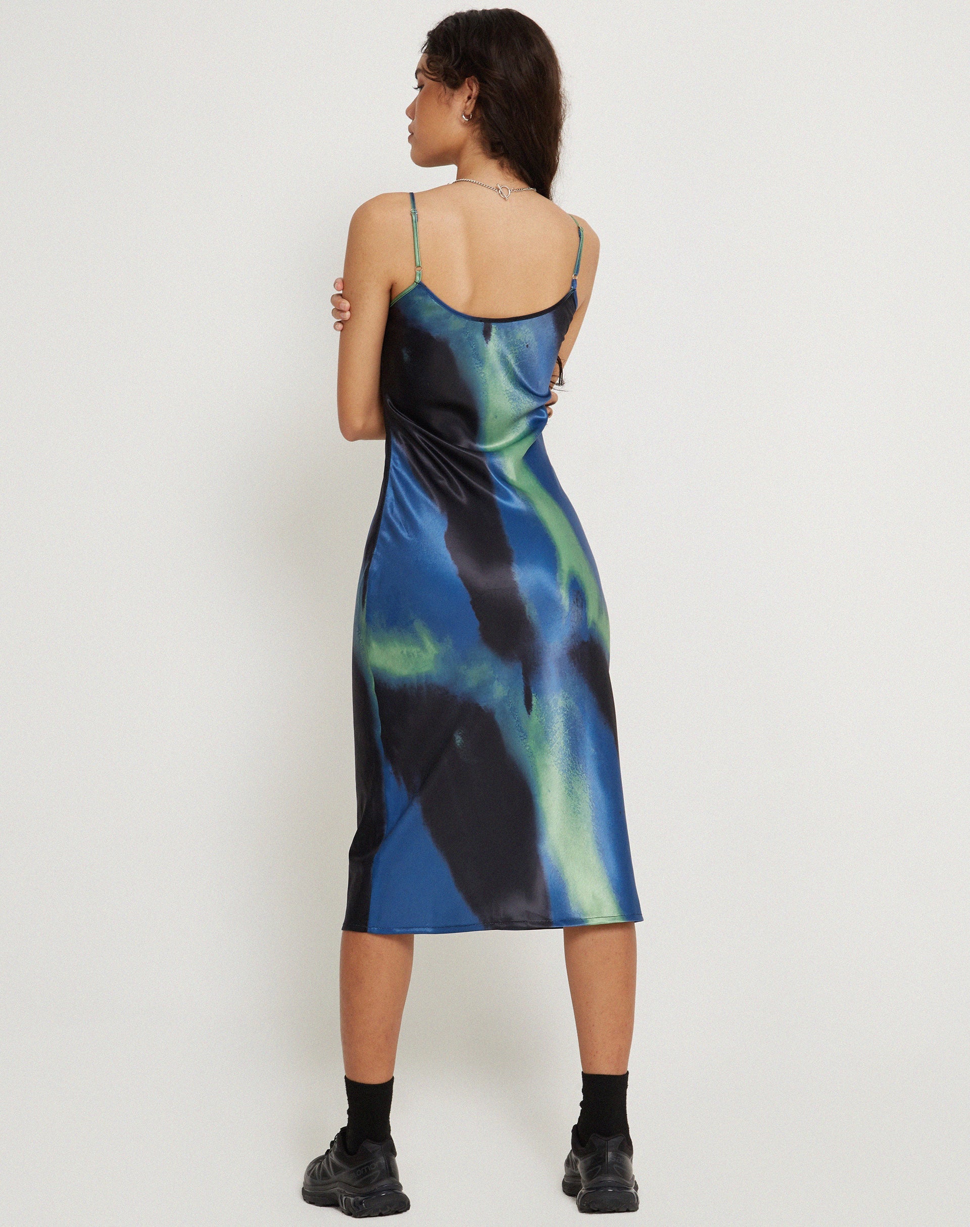 Bild von Juvina Midikleid aus Satin Aquarell Navy