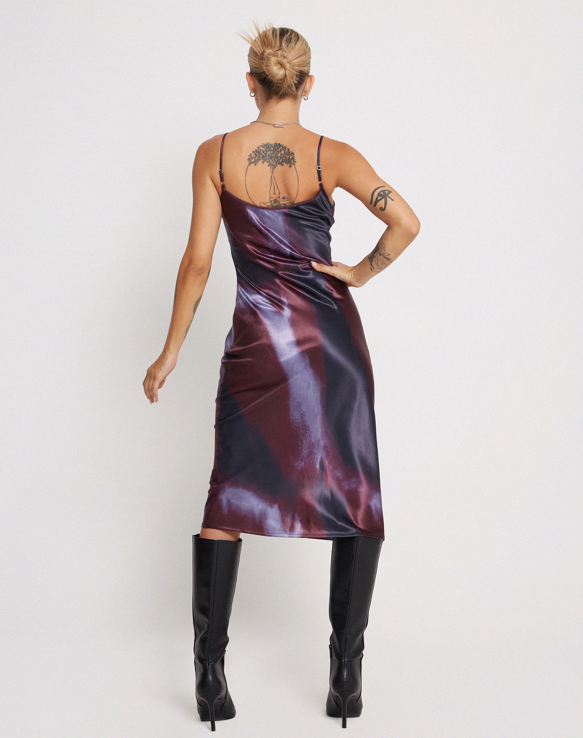 Image of Juvina Midikleid aus Satin Watercolour Pflaume