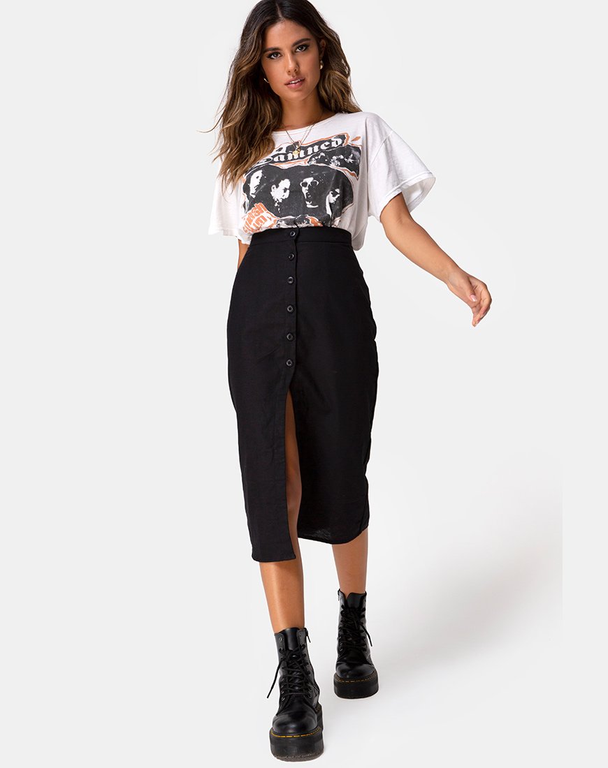 Kaisa Midirock in Schwarz