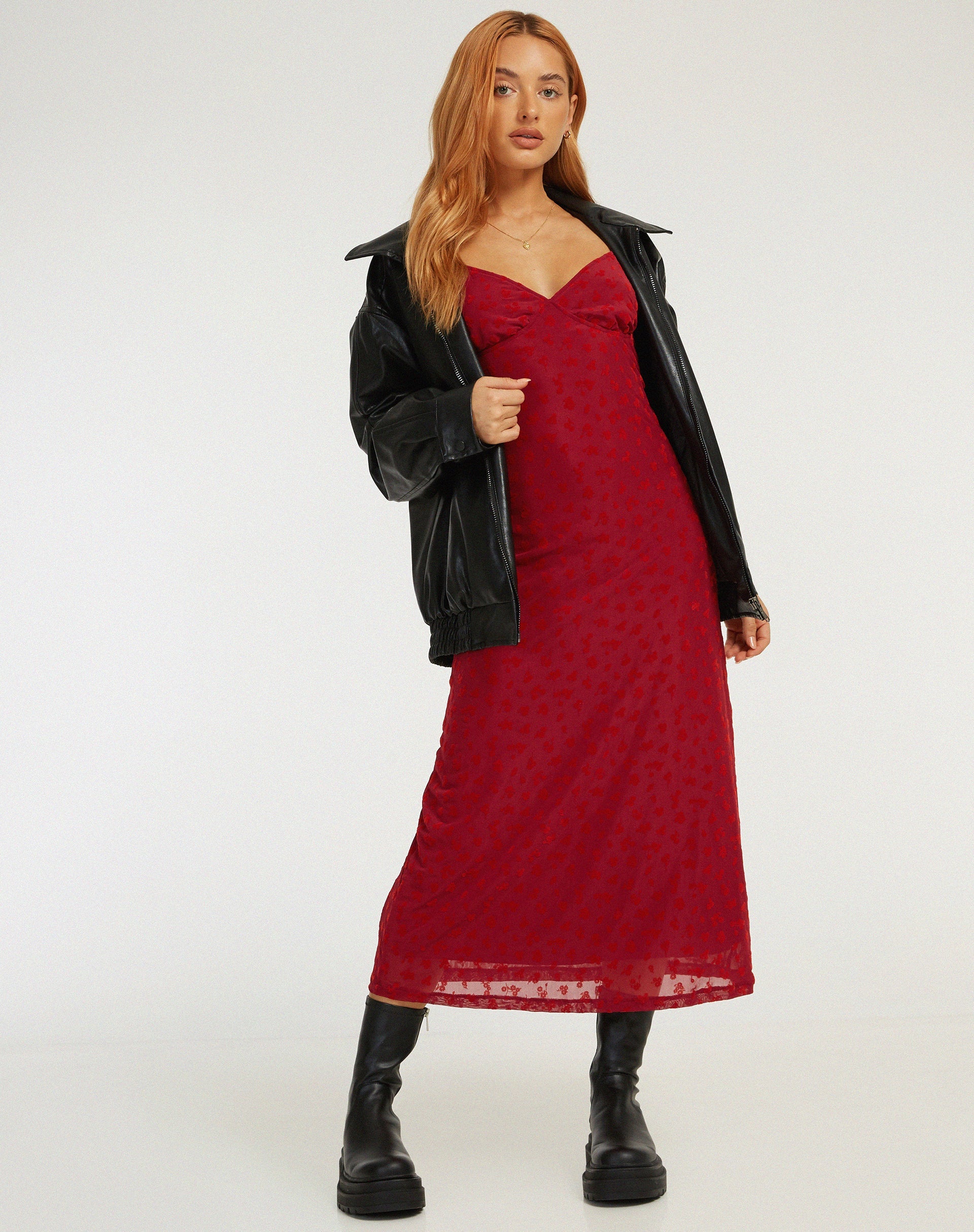 Abbildung: Kalana Maxikleid aus rotem Flockmesh
