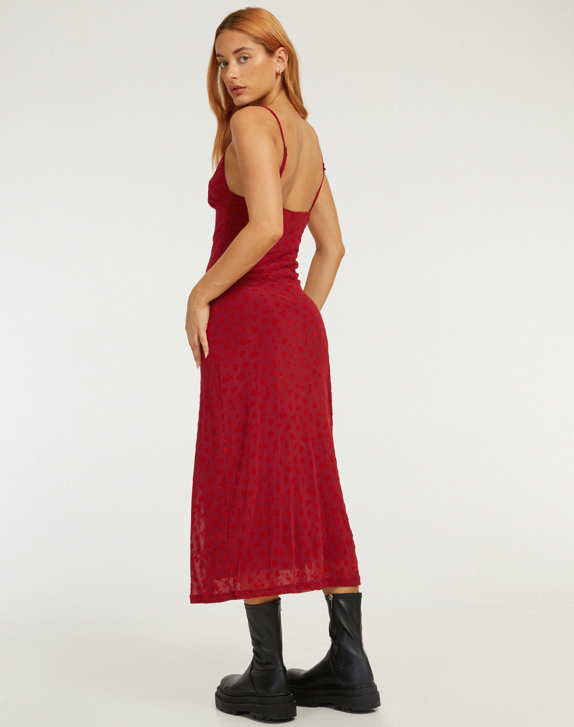 Abbildung: Kalana Maxikleid aus rotem Flockmesh