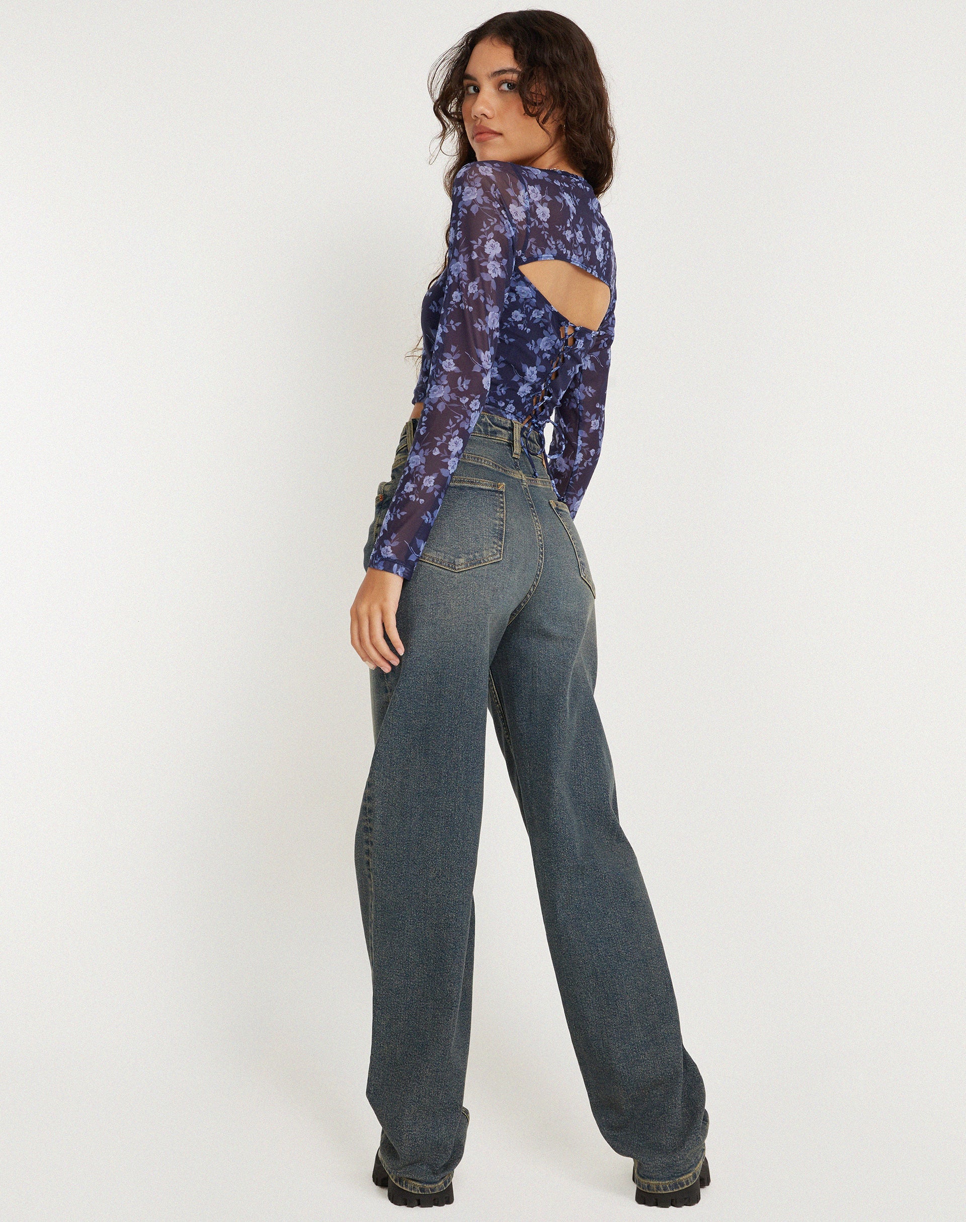 Bild von Kalula Bedrucktes Langarm-Top in Pretty Floral Navy