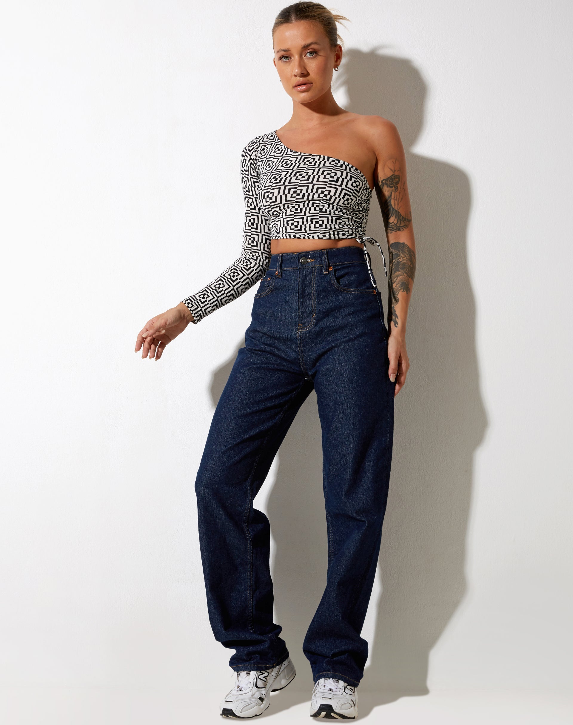 Image of Karine Crop Top in Optic Square Schwarz und Weiß