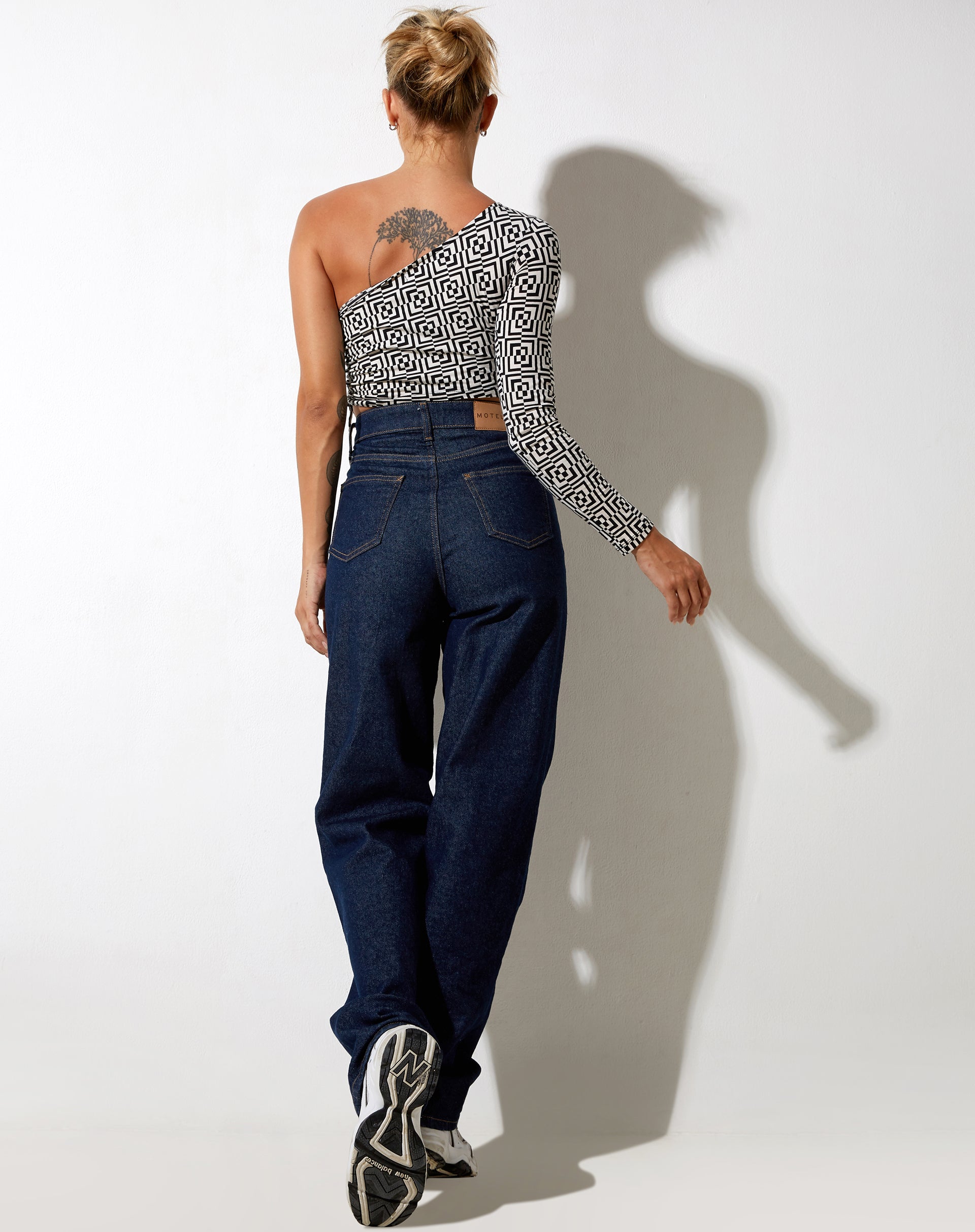 Image of Karine Crop Top in Optic Square Schwarz und Weiß