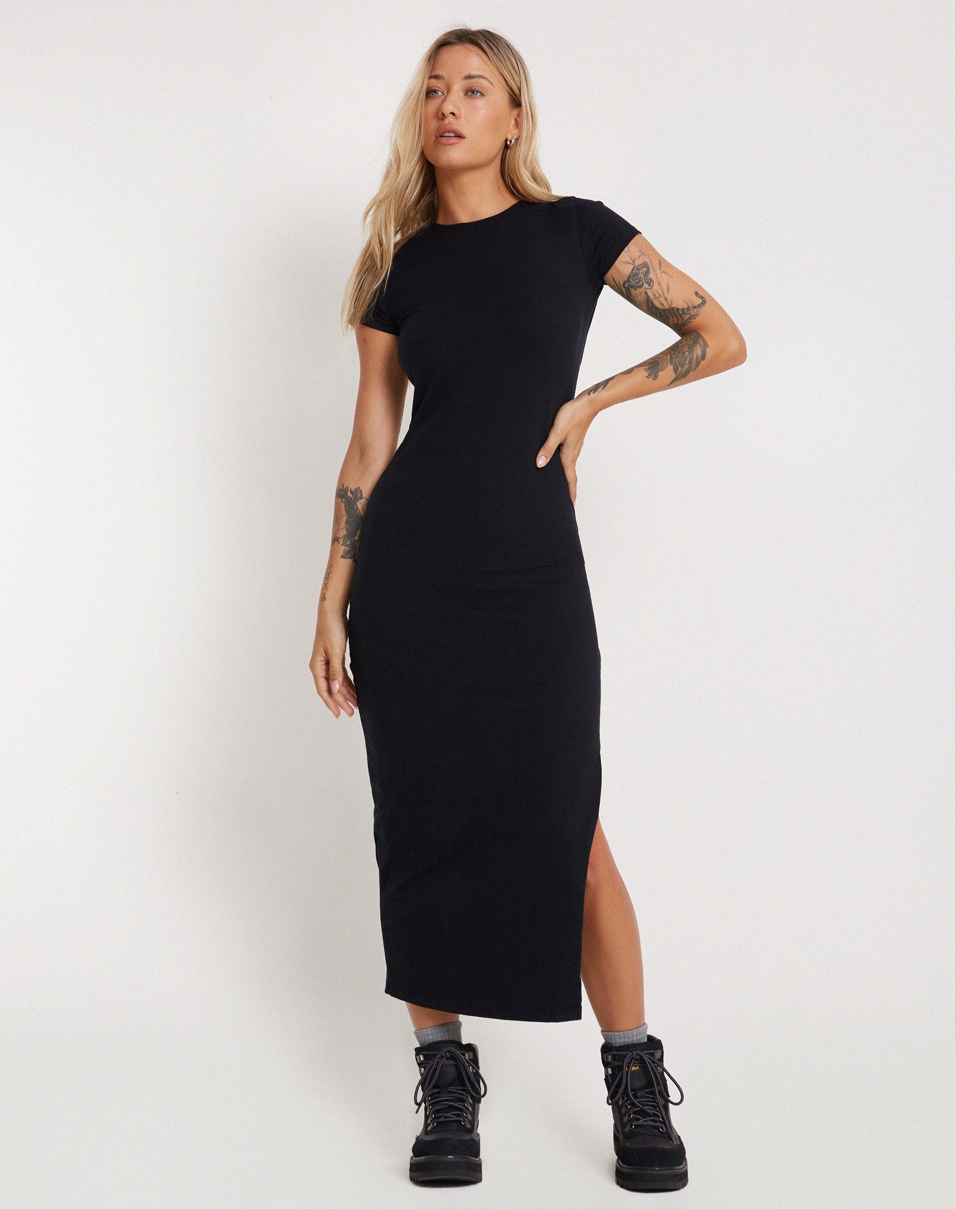 Image of Kasor Kurzärmeliges Maxikleid in Schwarz
