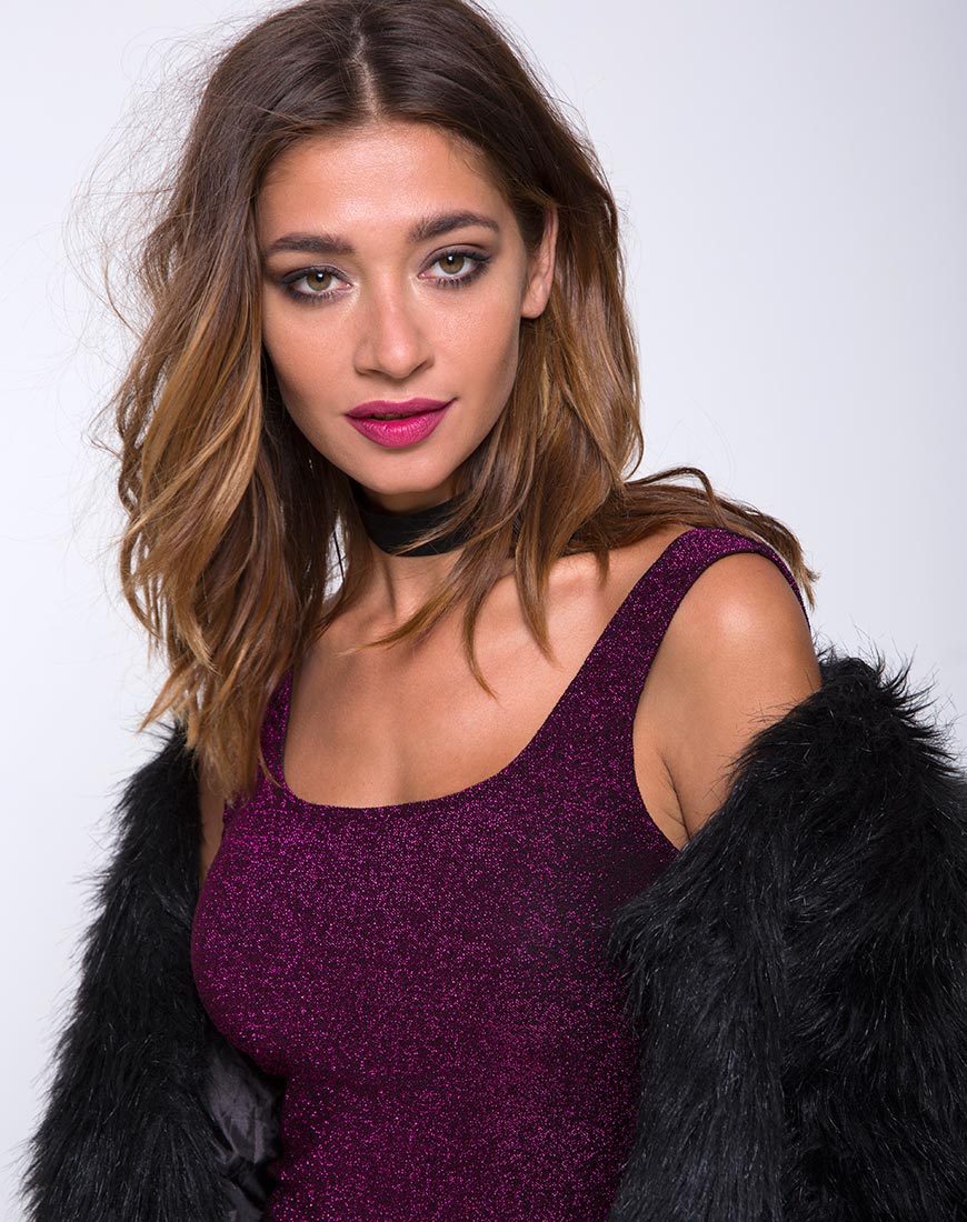 Katia Kleid in Glitzer-Burgund