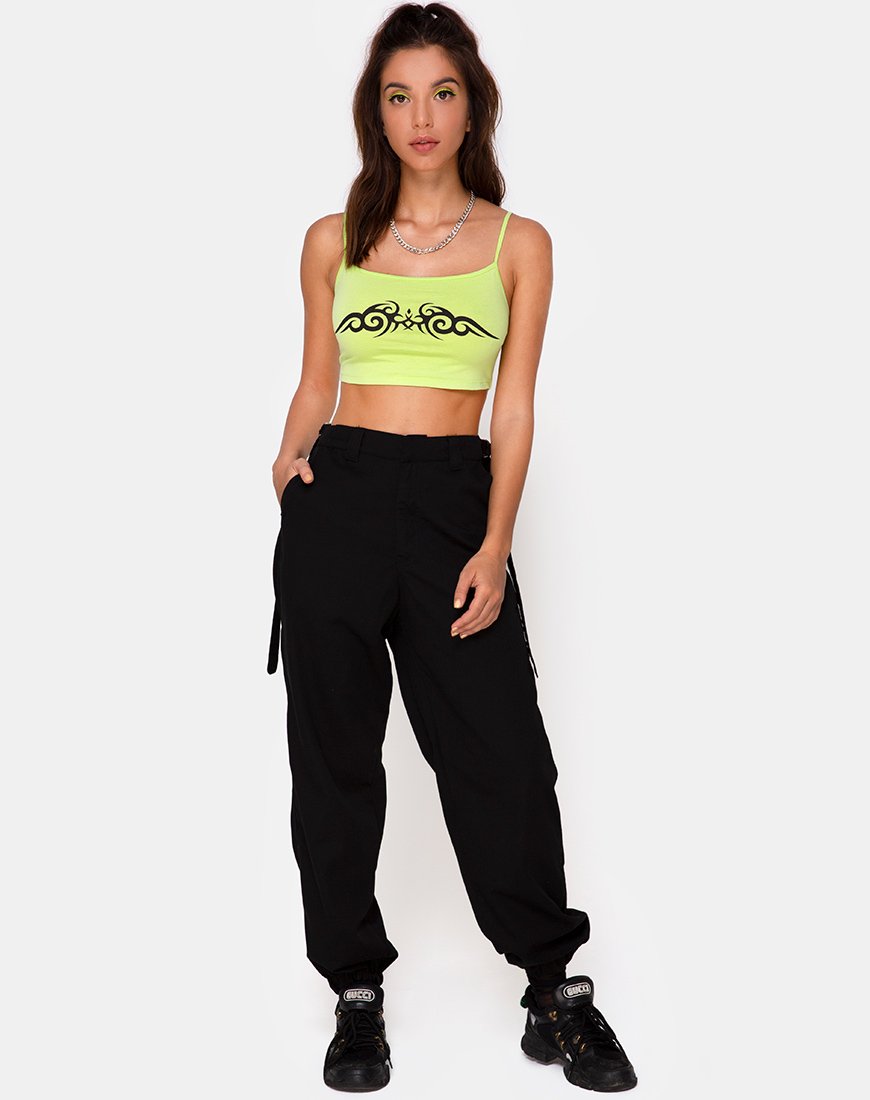 Bild von Kini Crop Top in Grün mit schwarzer Tribal-Plazierung