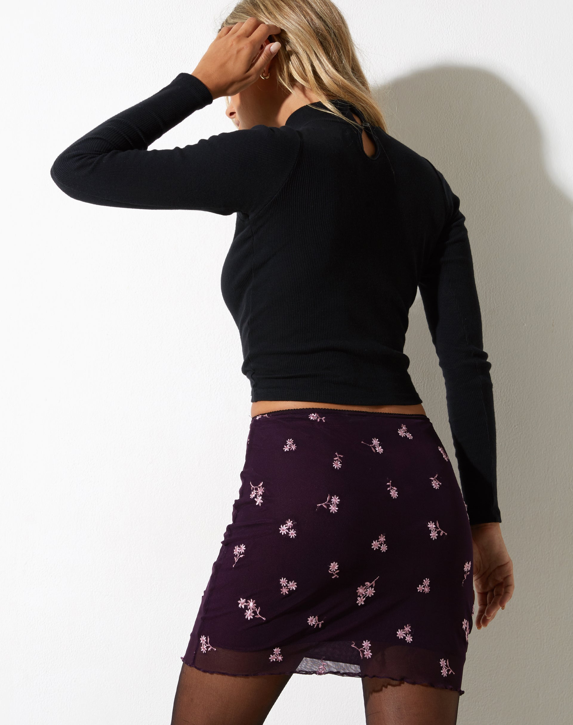 Abbildung des Kinnie Mini Rocks in Plum Daisy Embro