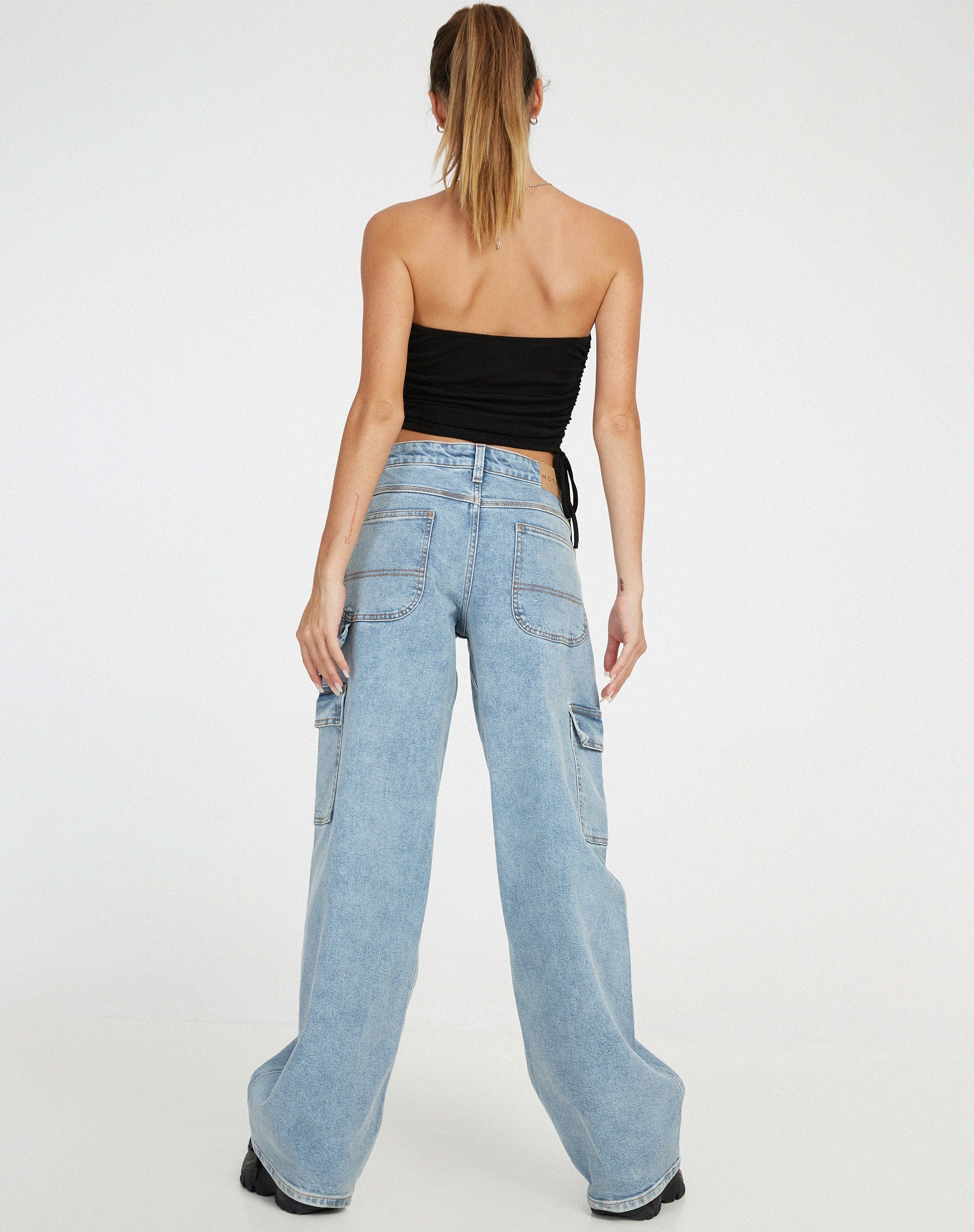 Bild von Kuincy Crop Top in Black Diamante Bucklea
