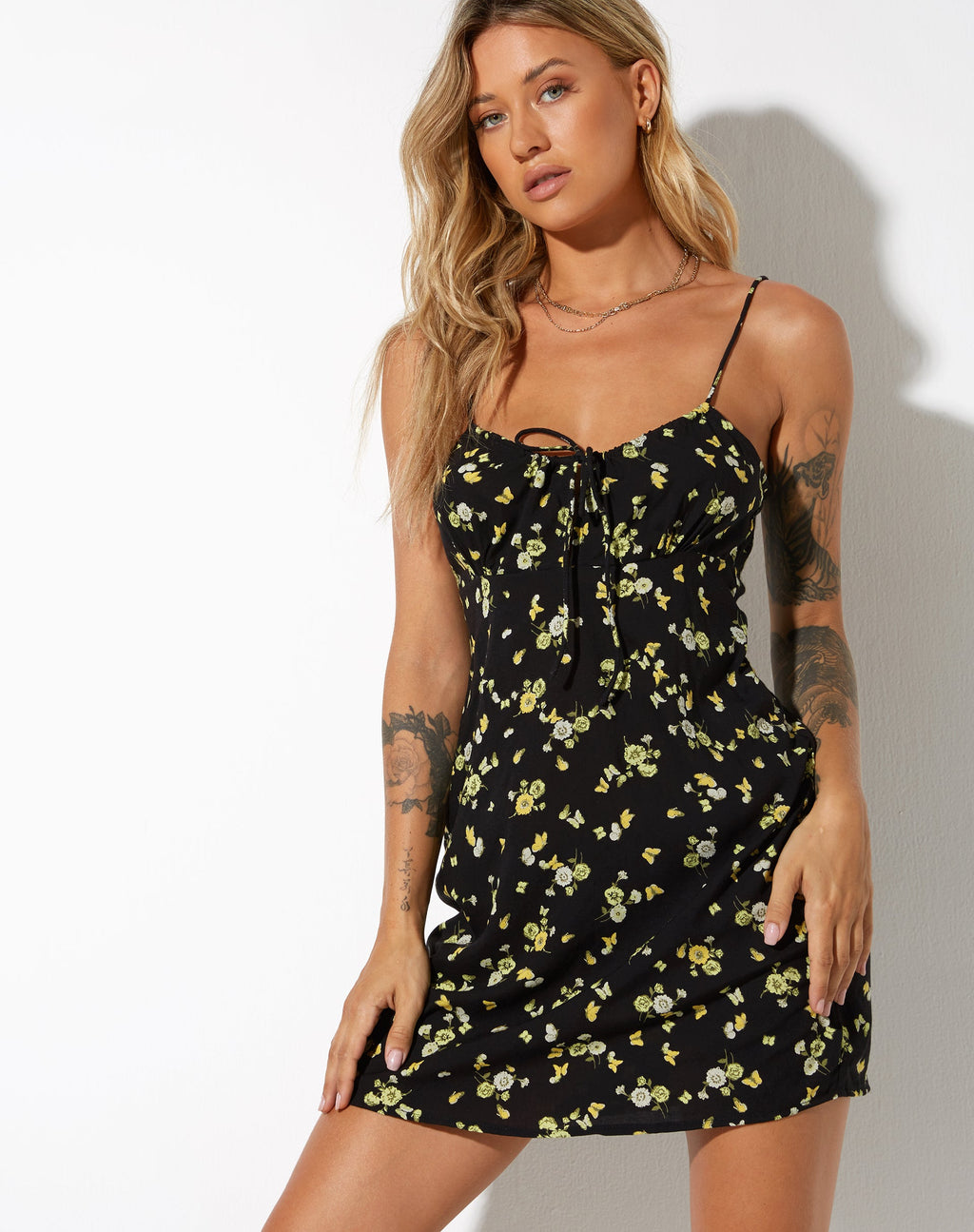 Kumala Slip Dress in Lemon und Lime Schwarz