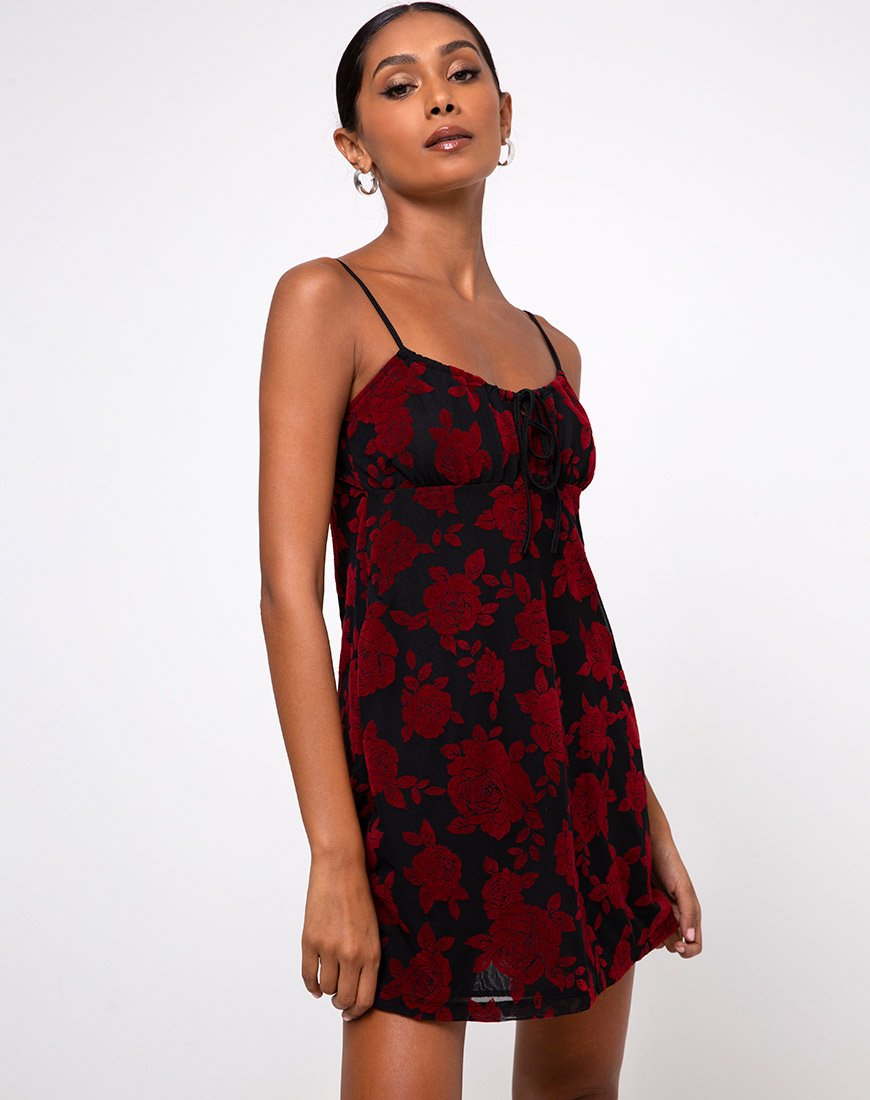 Kumala Kleid in romantischer roter Rosenflocke