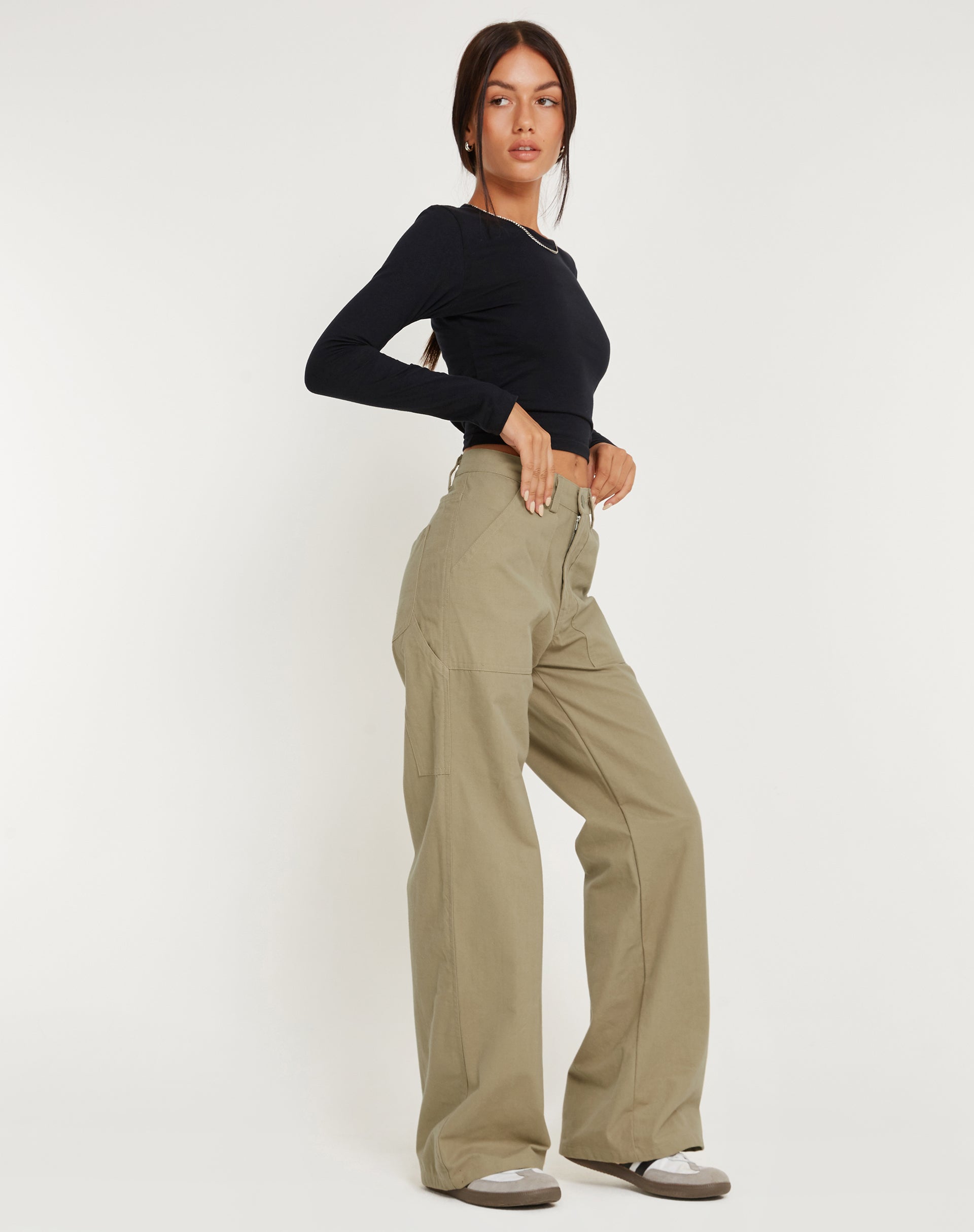 Abbildung der Kusnaedi Wide Leg Trouser in Stone