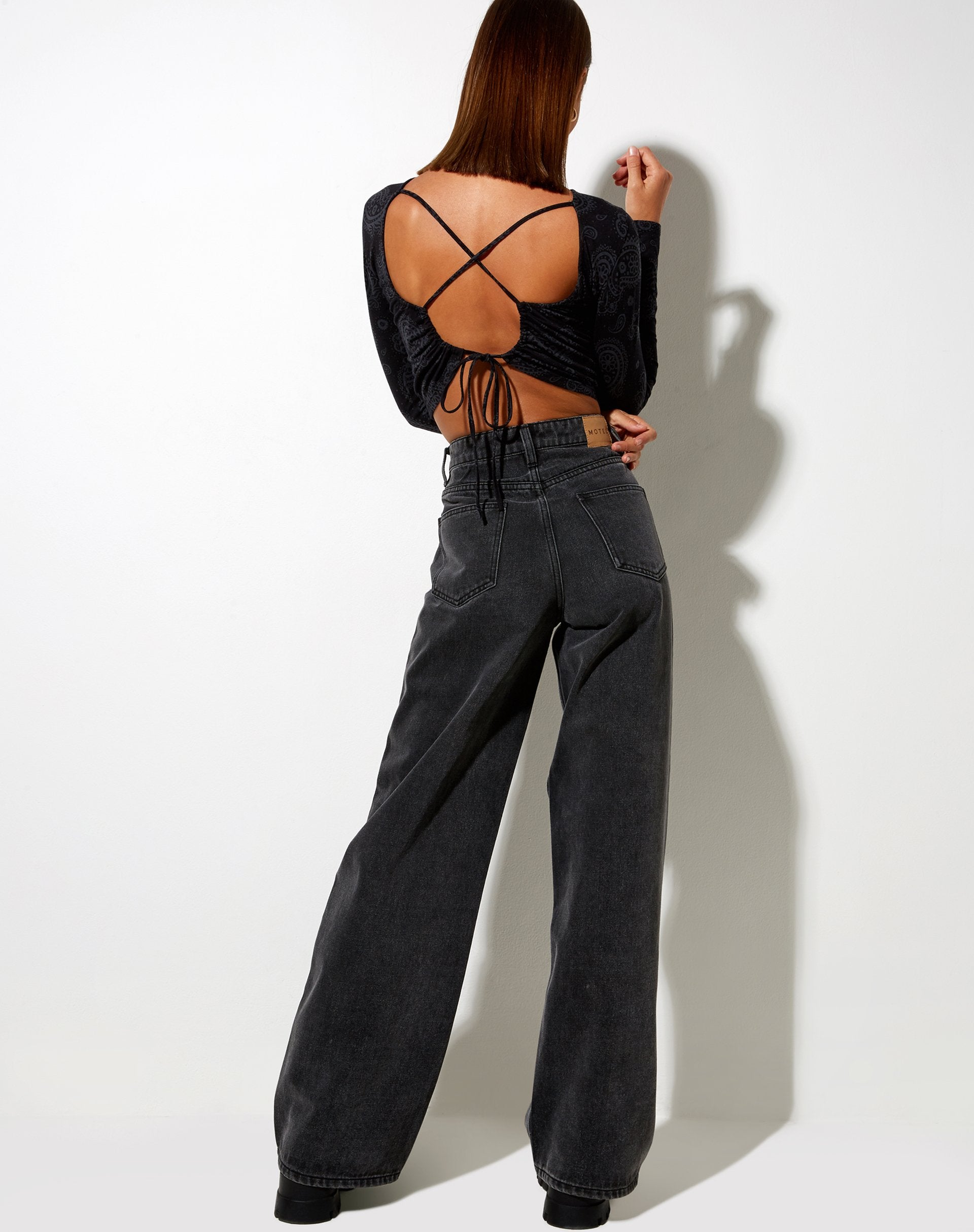 Bild von Lali Crop Top in Persian Night Schwarz